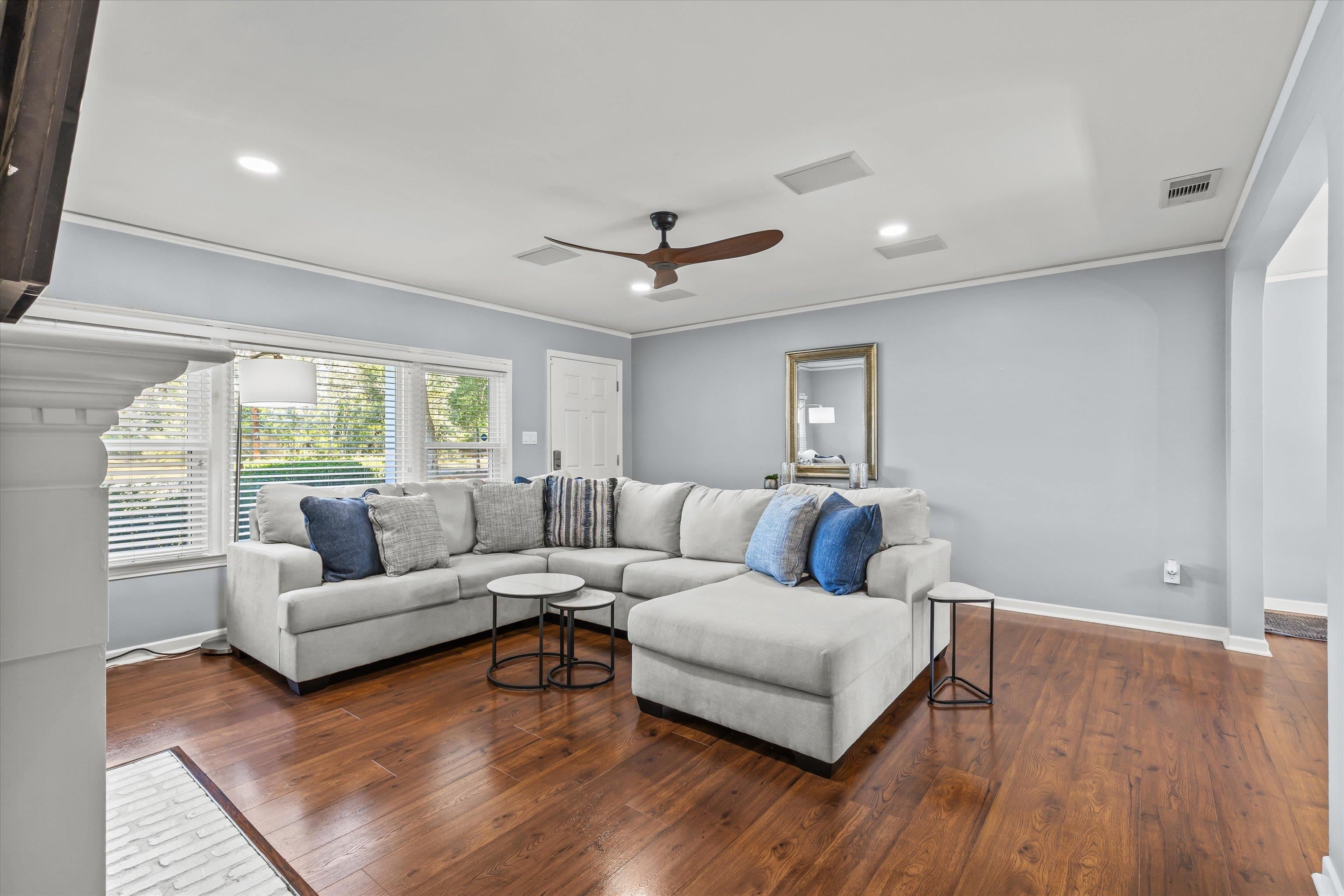 203 GLENVIEW Drive