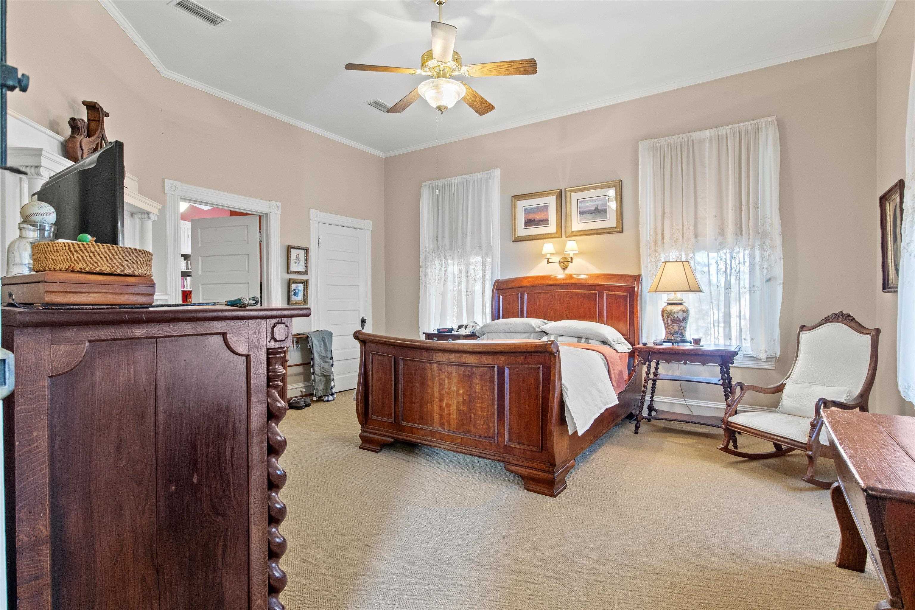 336 N JACKSON Street