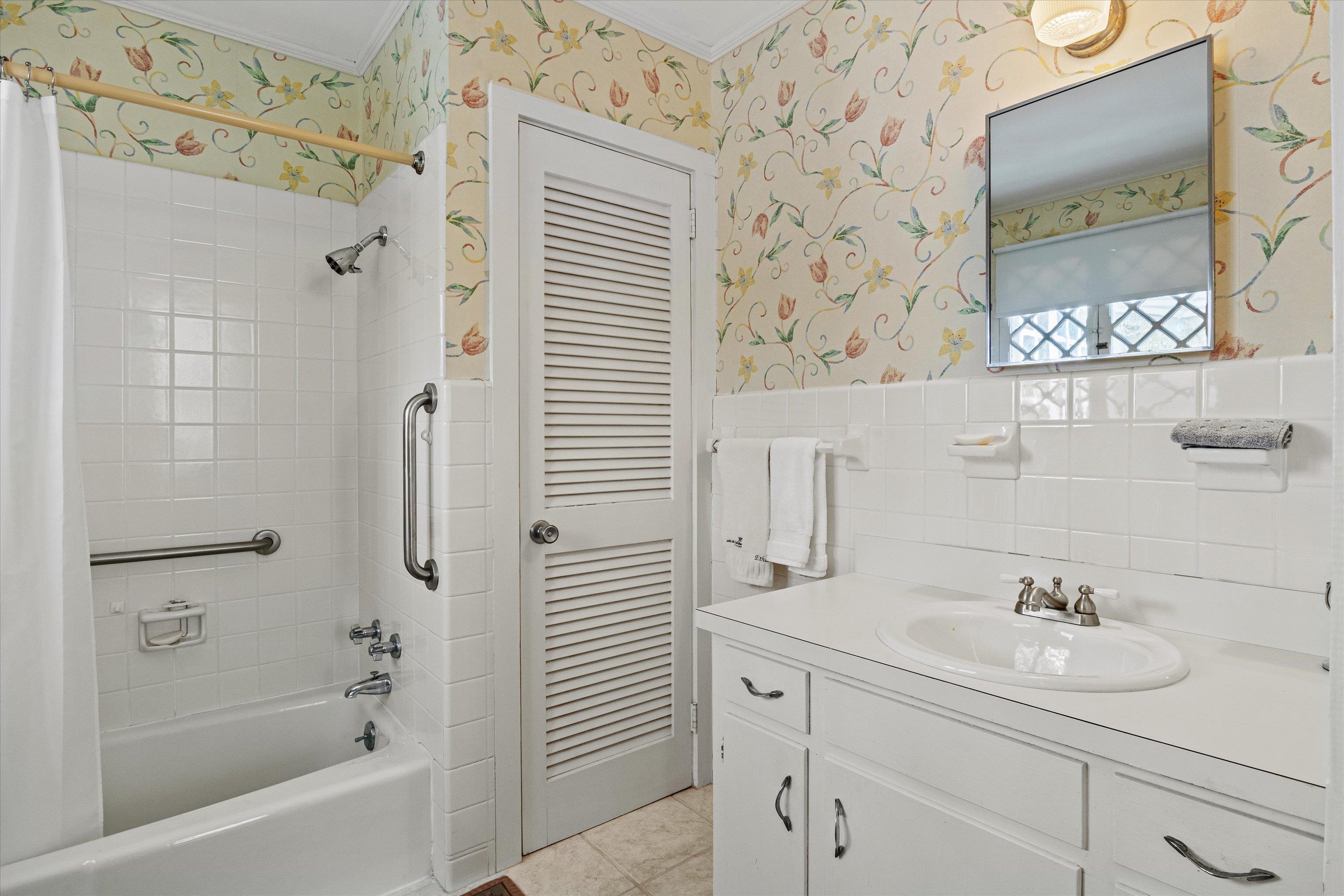 336 N JACKSON Street