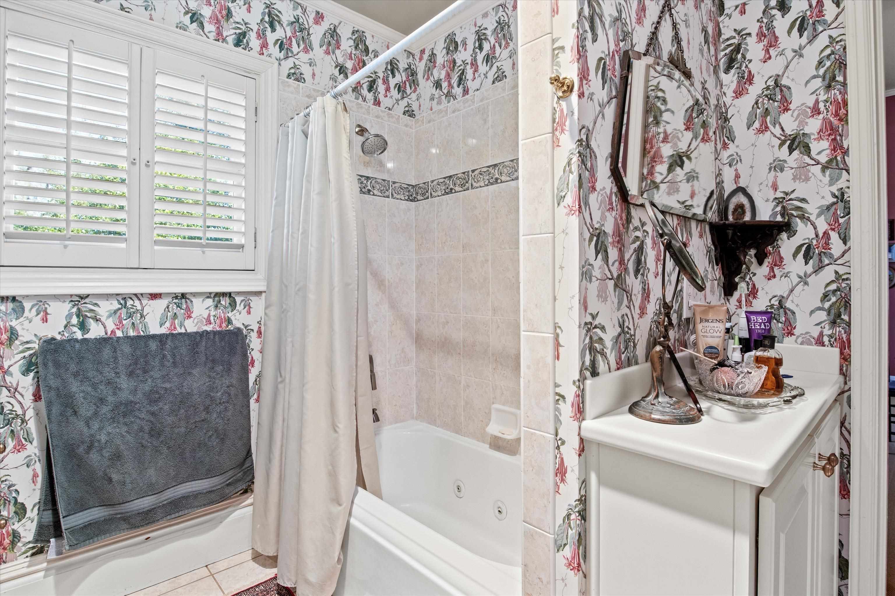 336 N JACKSON Street