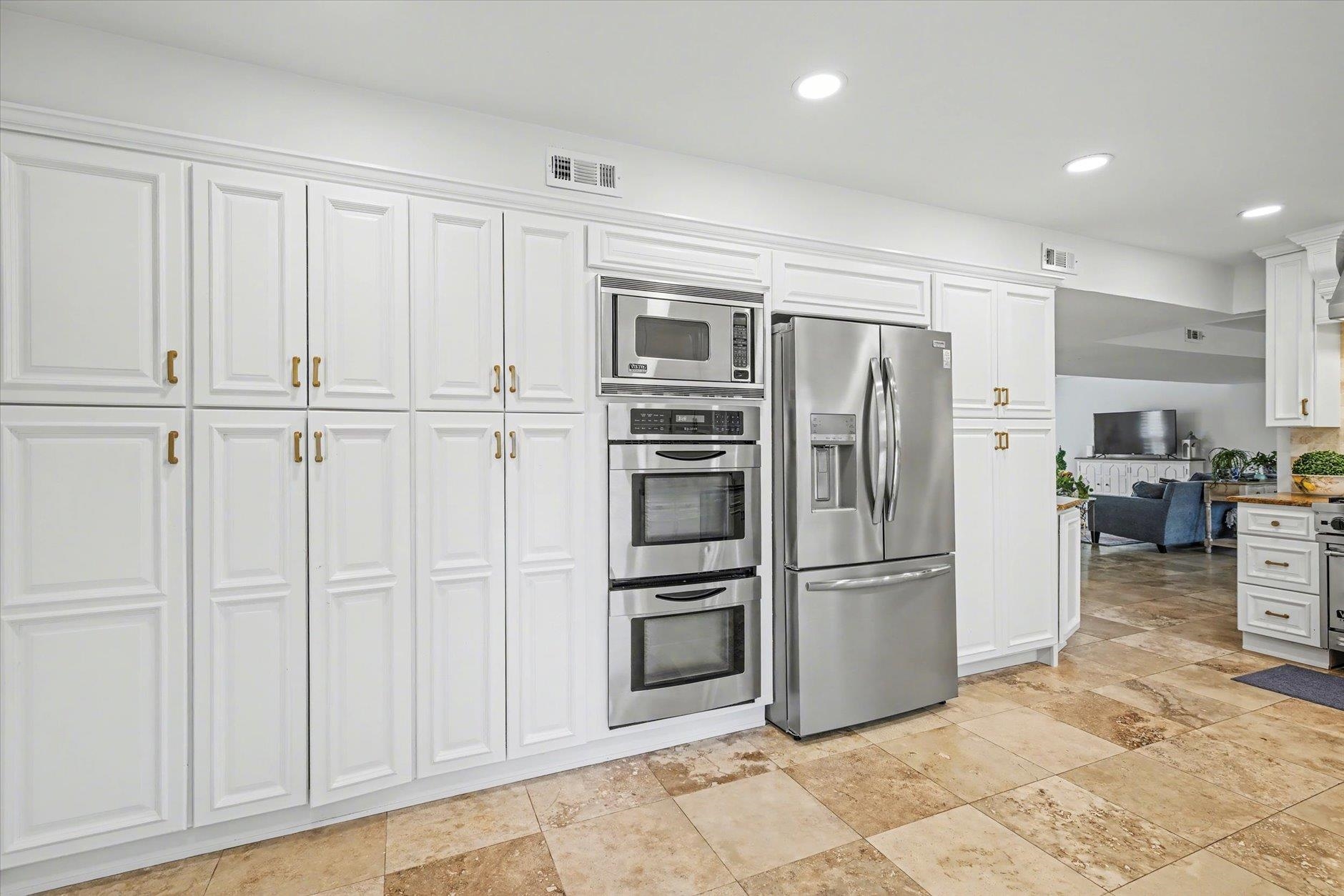 3042 Fermanagh Drive
