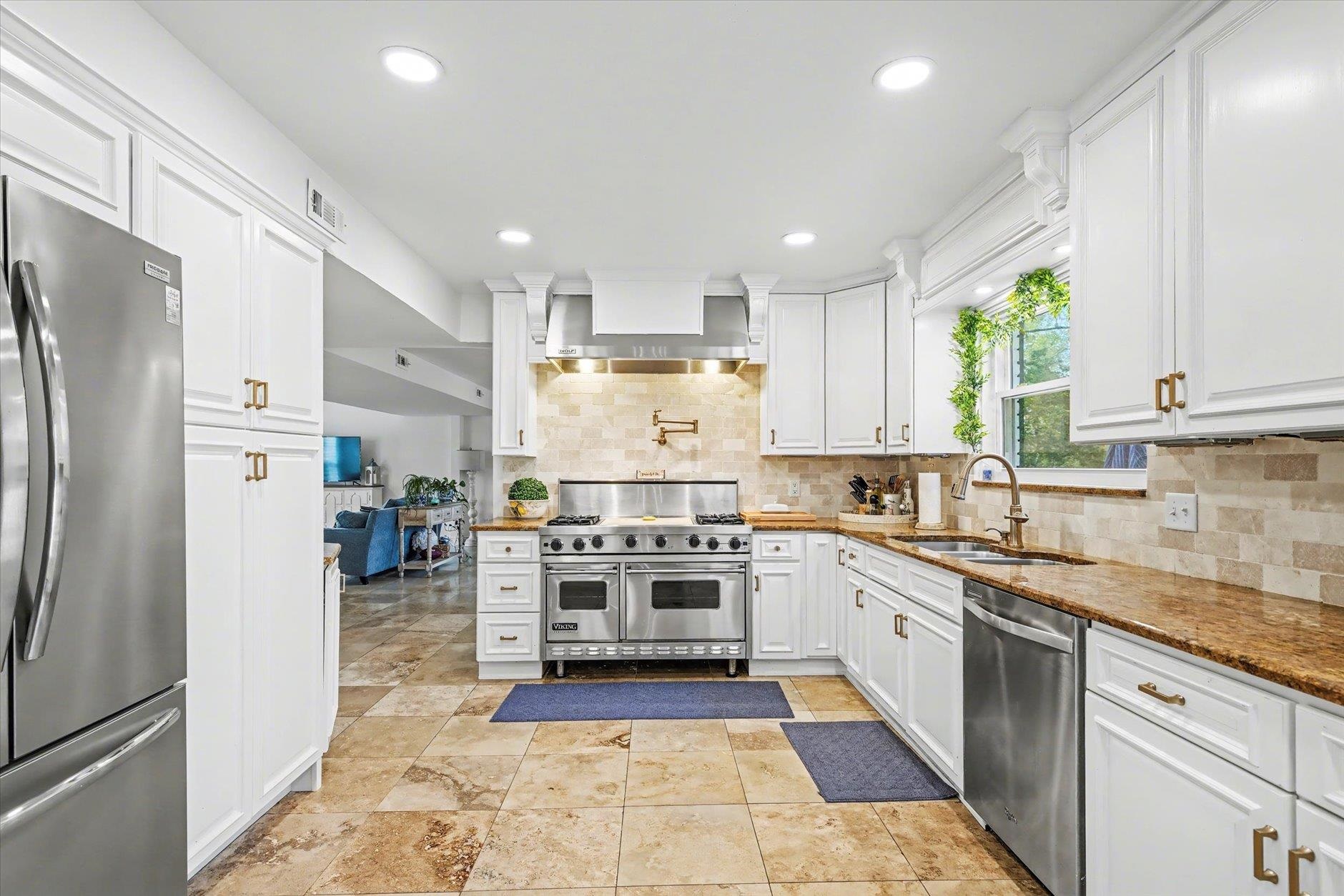 3042 Fermanagh Drive