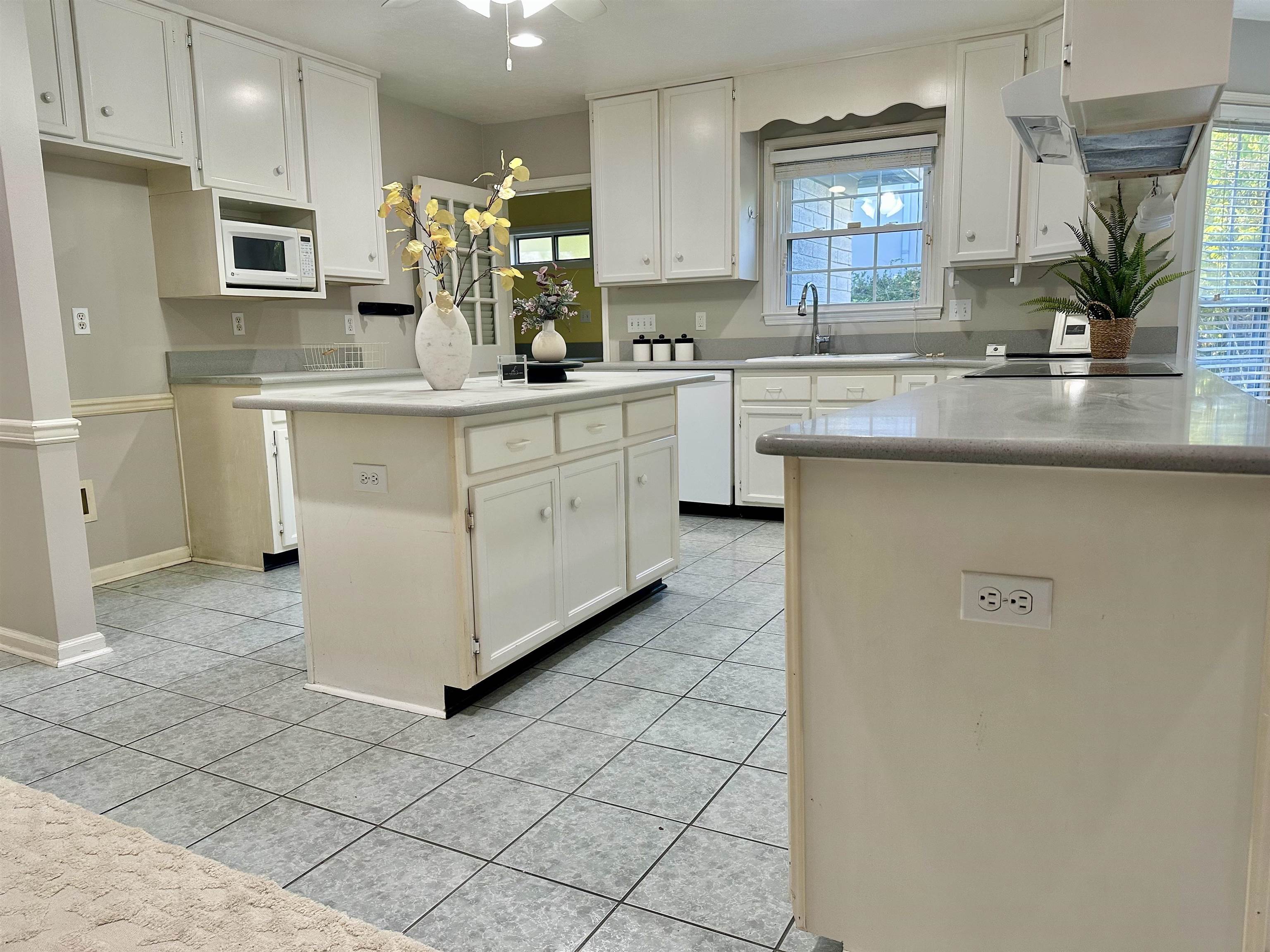 2218 Killarney Way