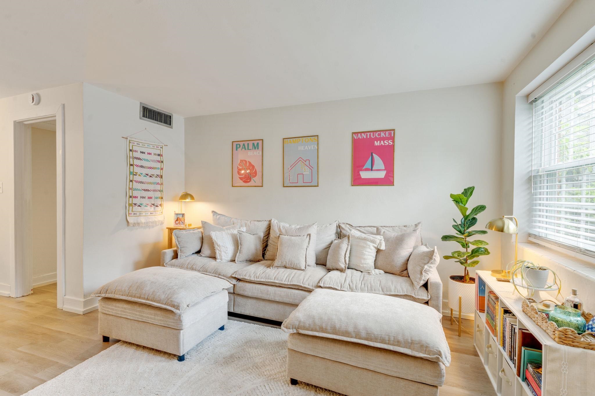 202 E BRADFORD Road Unit: 1-4