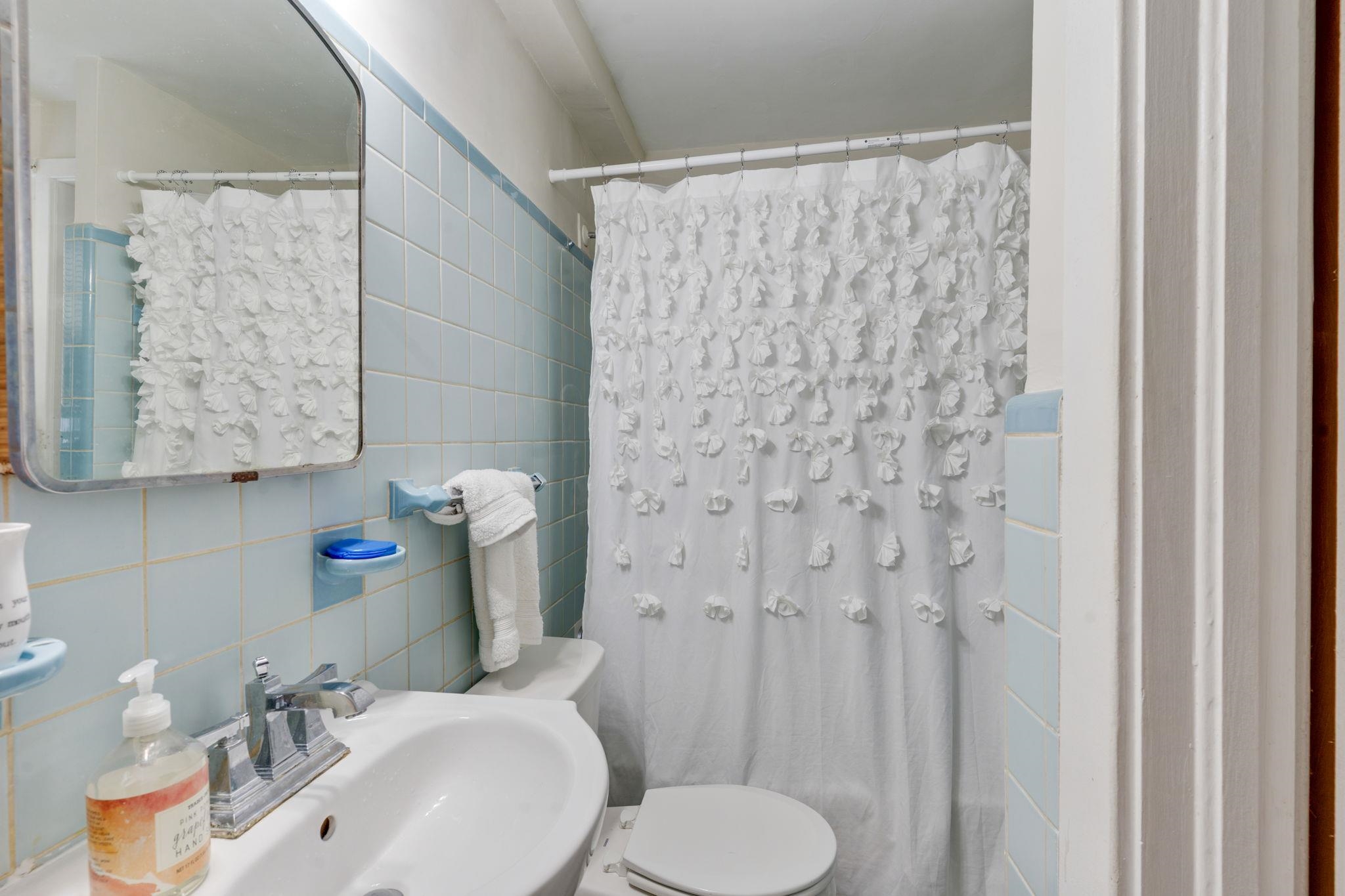 202 E BRADFORD Road Unit: 1-4