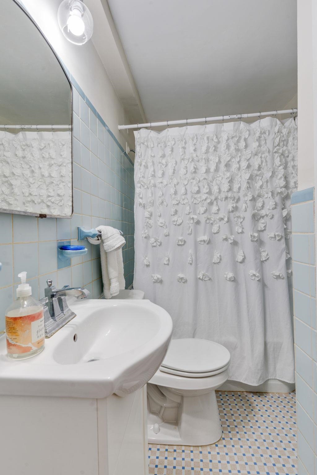 202 E BRADFORD Road Unit: 1-4