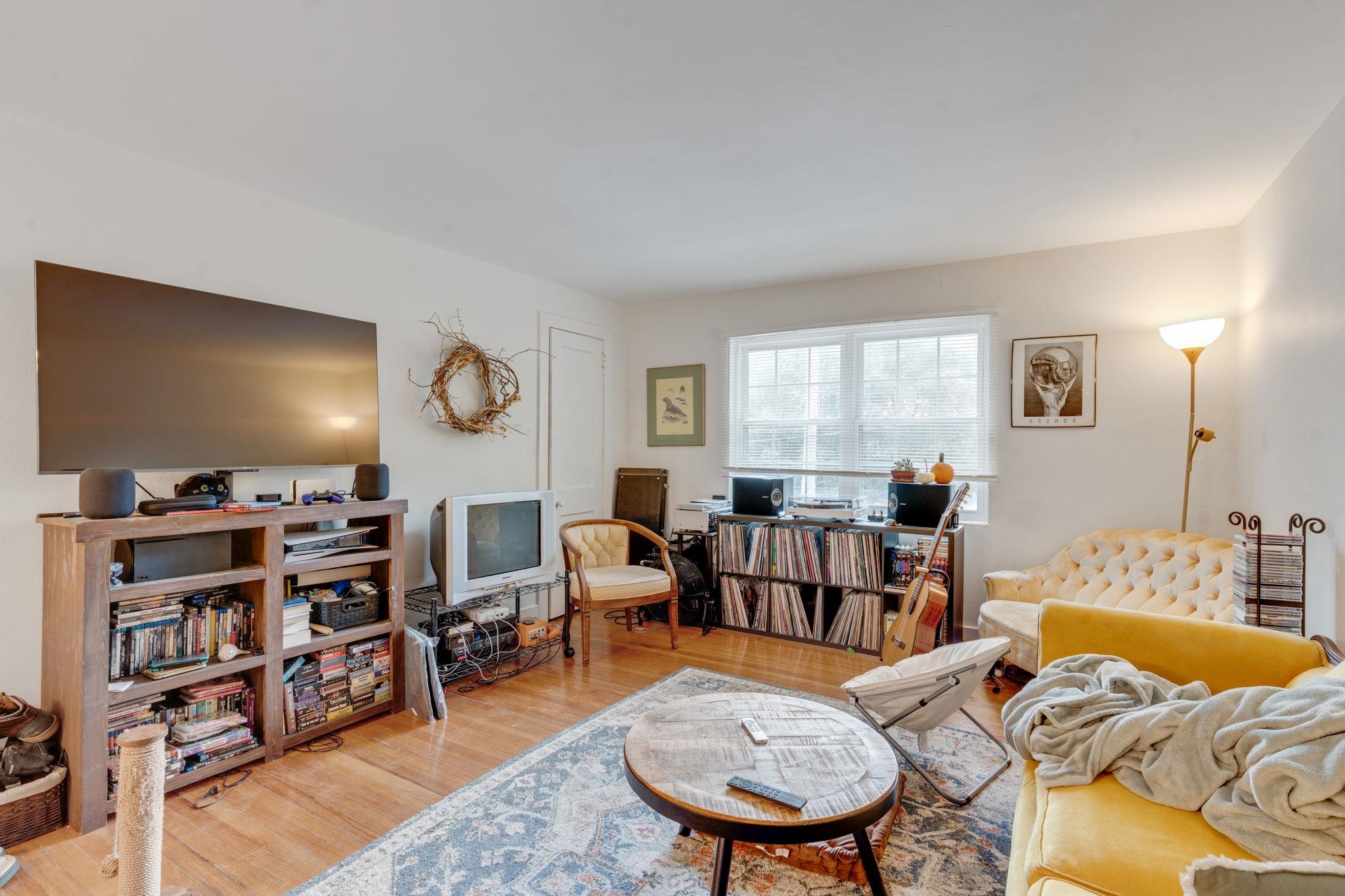 202 E BRADFORD Road Unit: 1-4