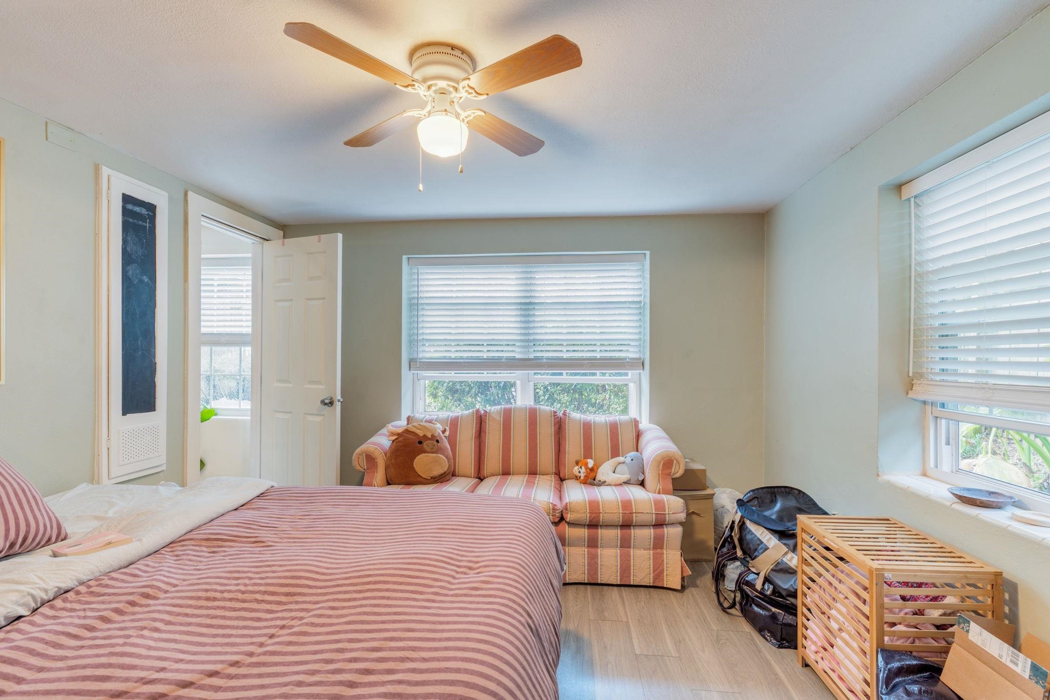 202 E BRADFORD Road Unit: 1-4