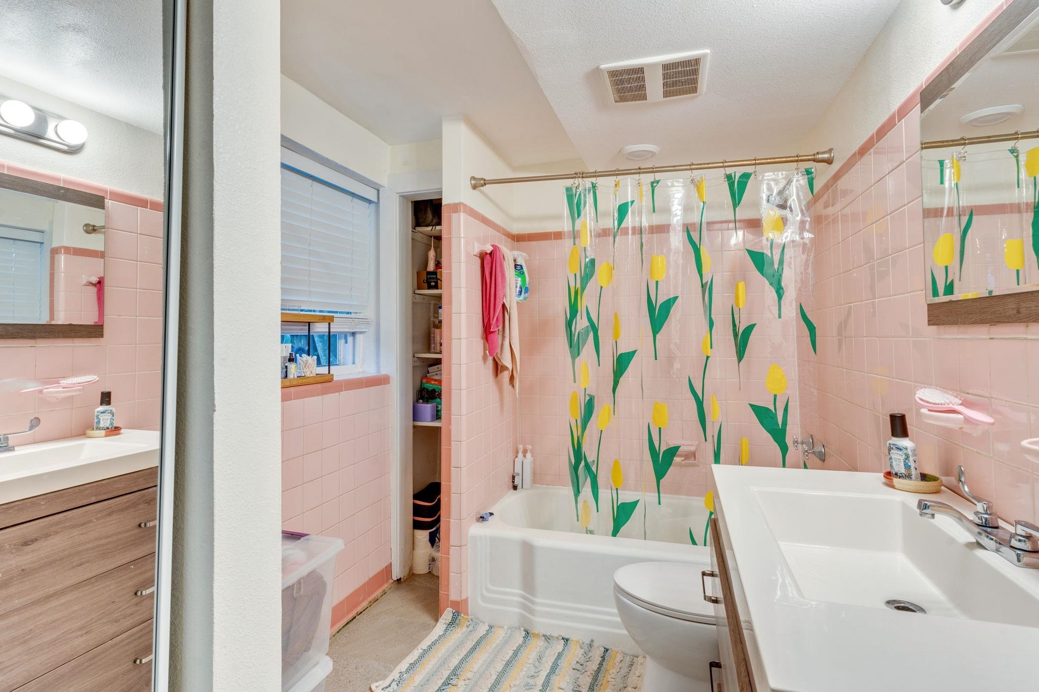 202 E BRADFORD Road Unit: 1-4