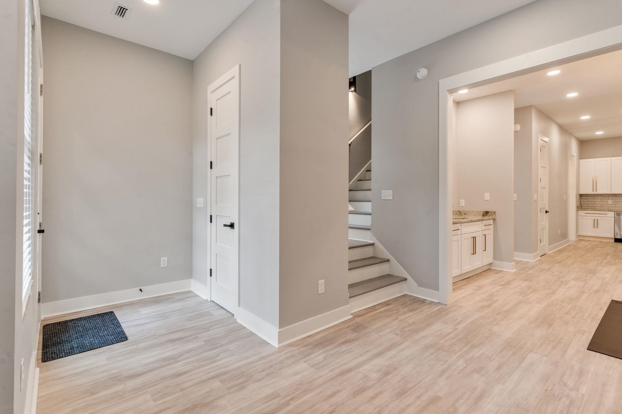 202 E BRADFORD Road Unit: 1-4