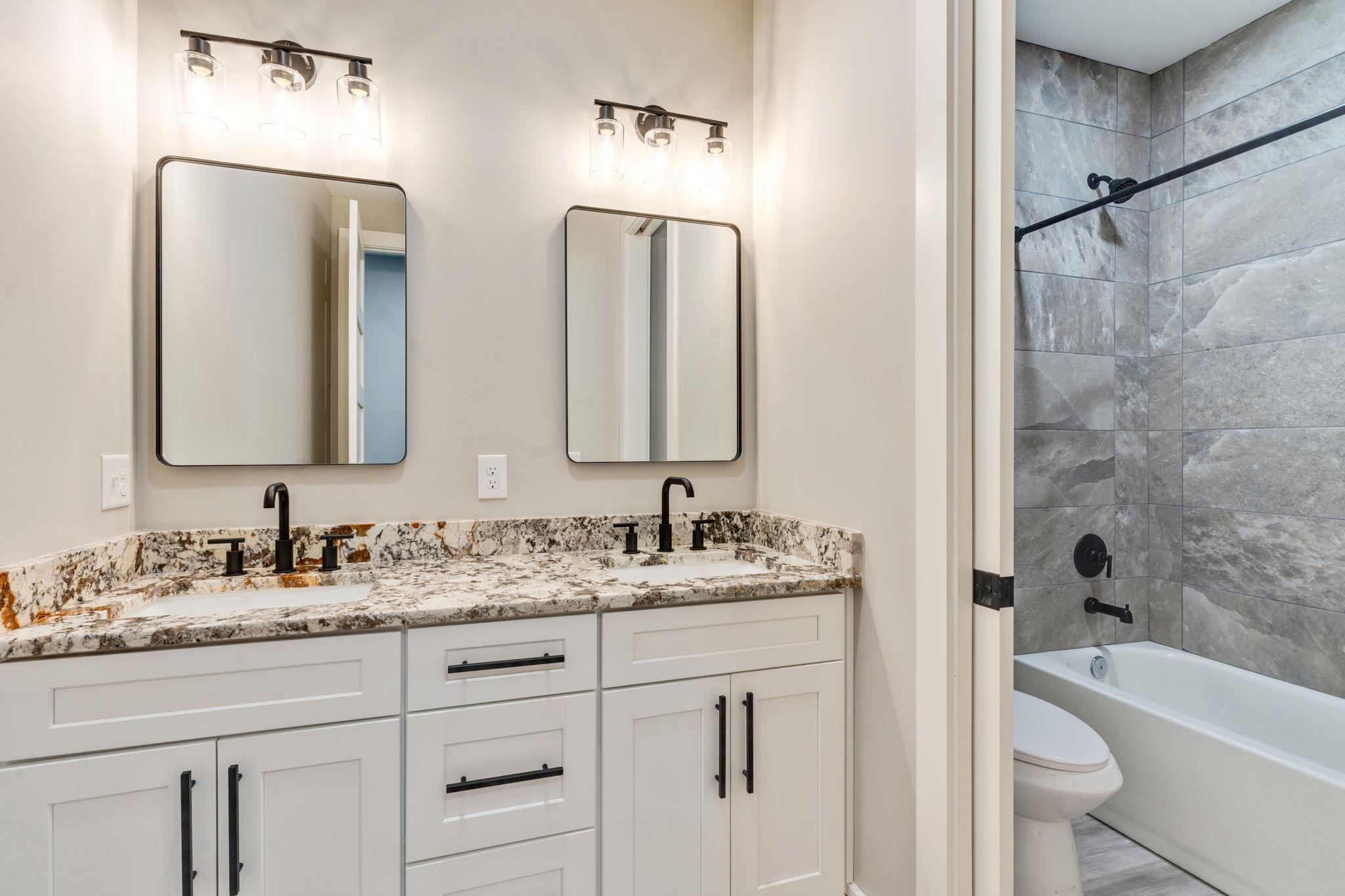 226 E BRADFORD Road Unit: A & B