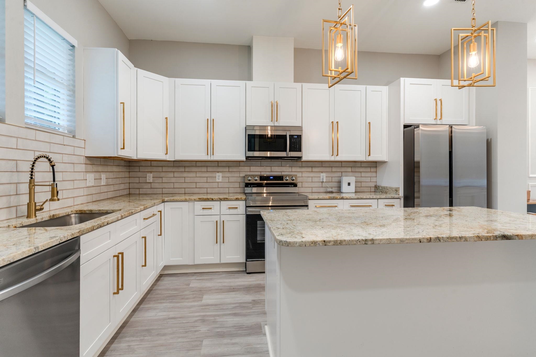 226 E BRADFORD Road Unit: A & B