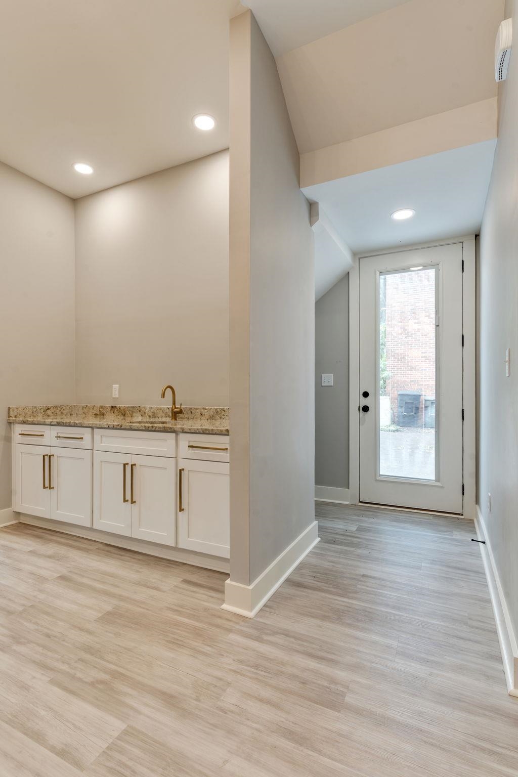 226 E BRADFORD Road Unit: A & B