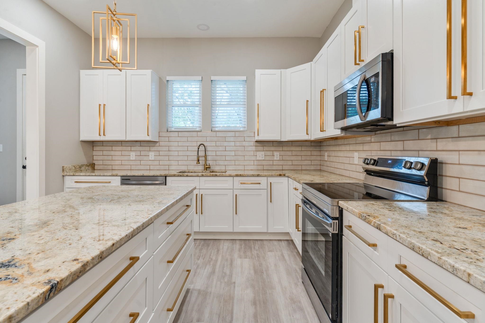 226 E BRADFORD Road Unit: A & B