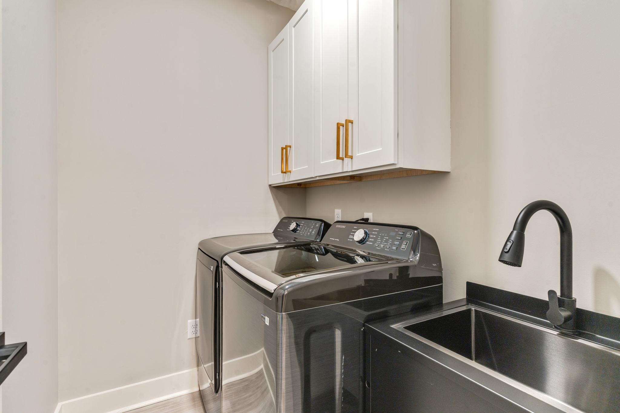 226 E BRADFORD Road Unit: A & B