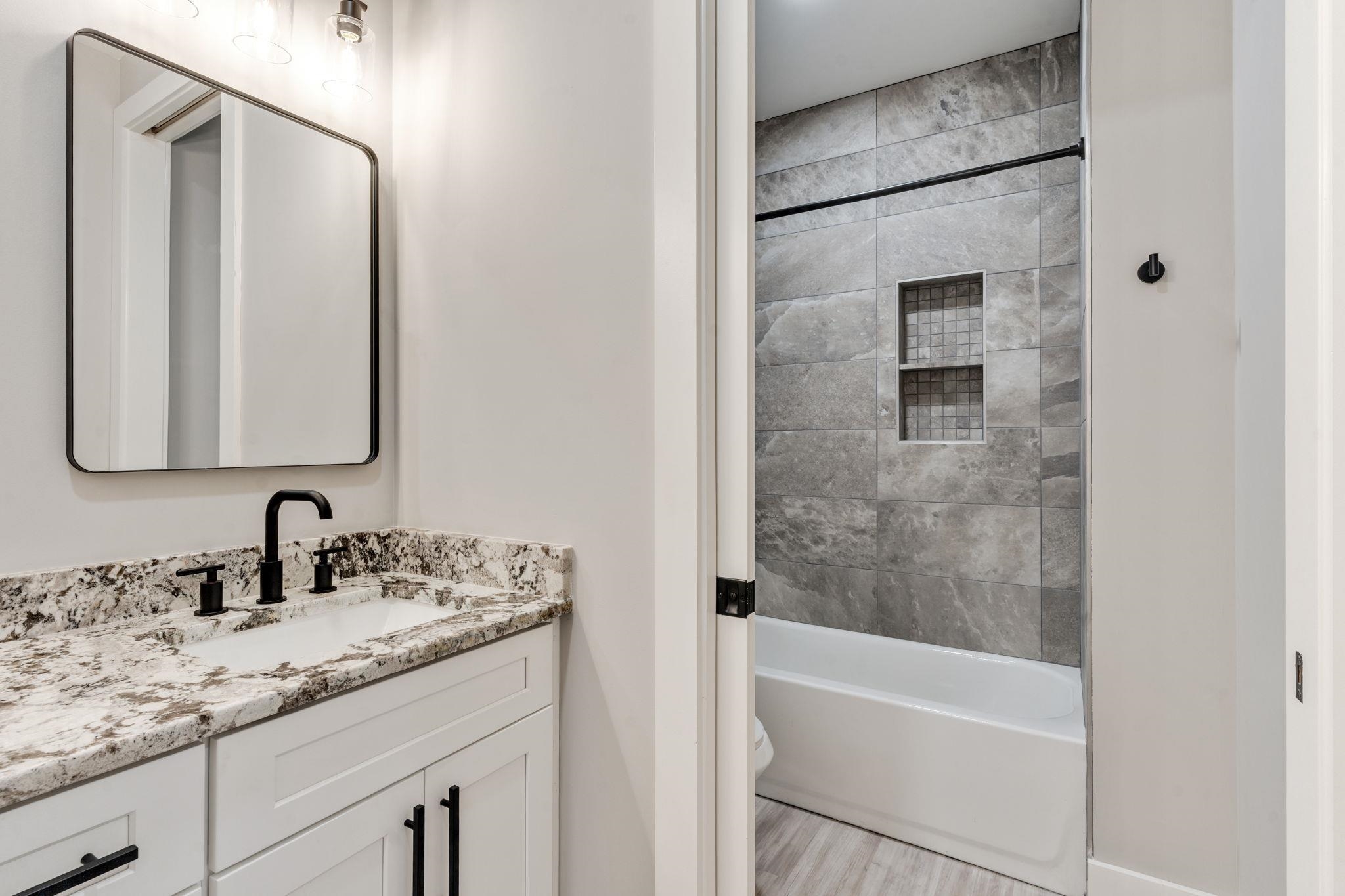 226 E BRADFORD Road Unit: A & B