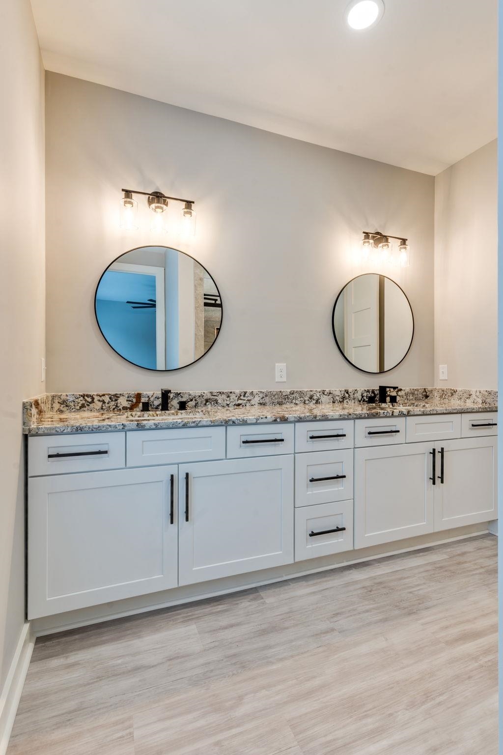 226 E BRADFORD Road Unit: A & B