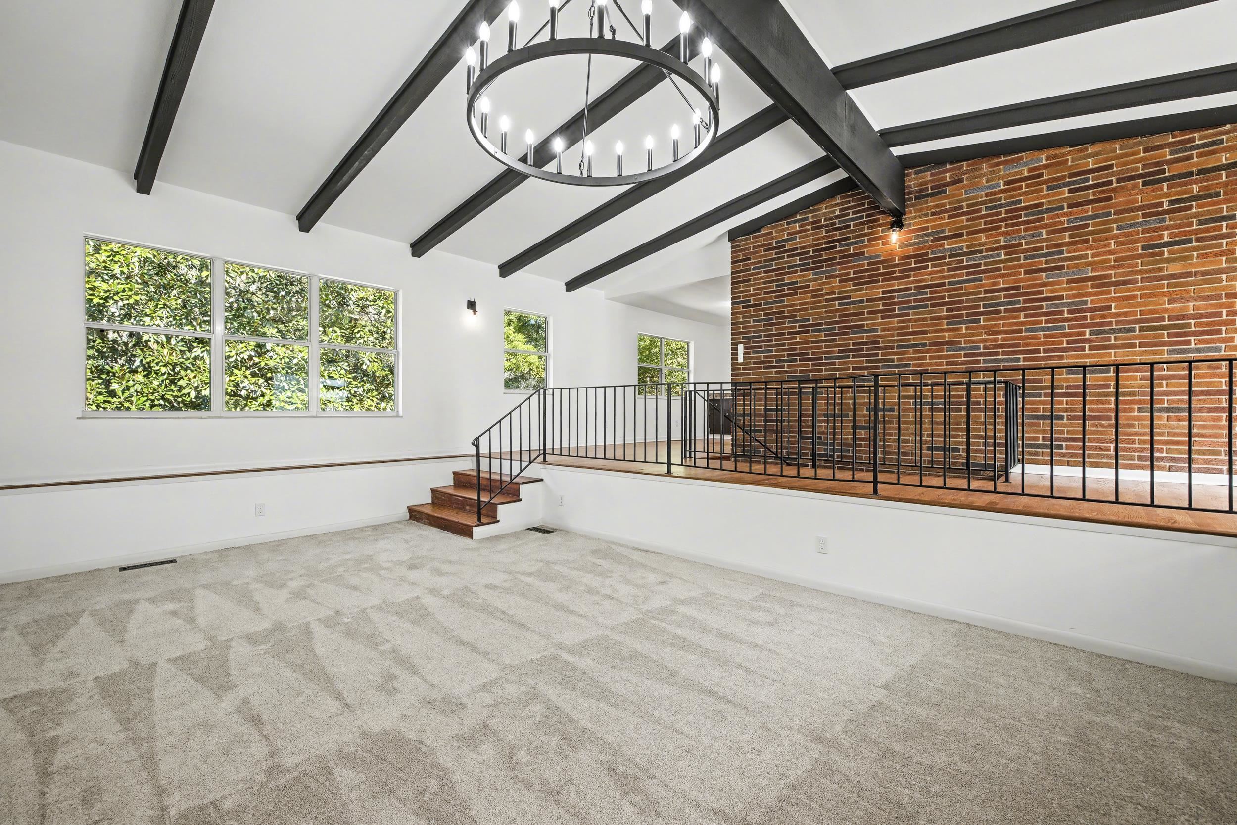 900 Oak Knoll Avenue