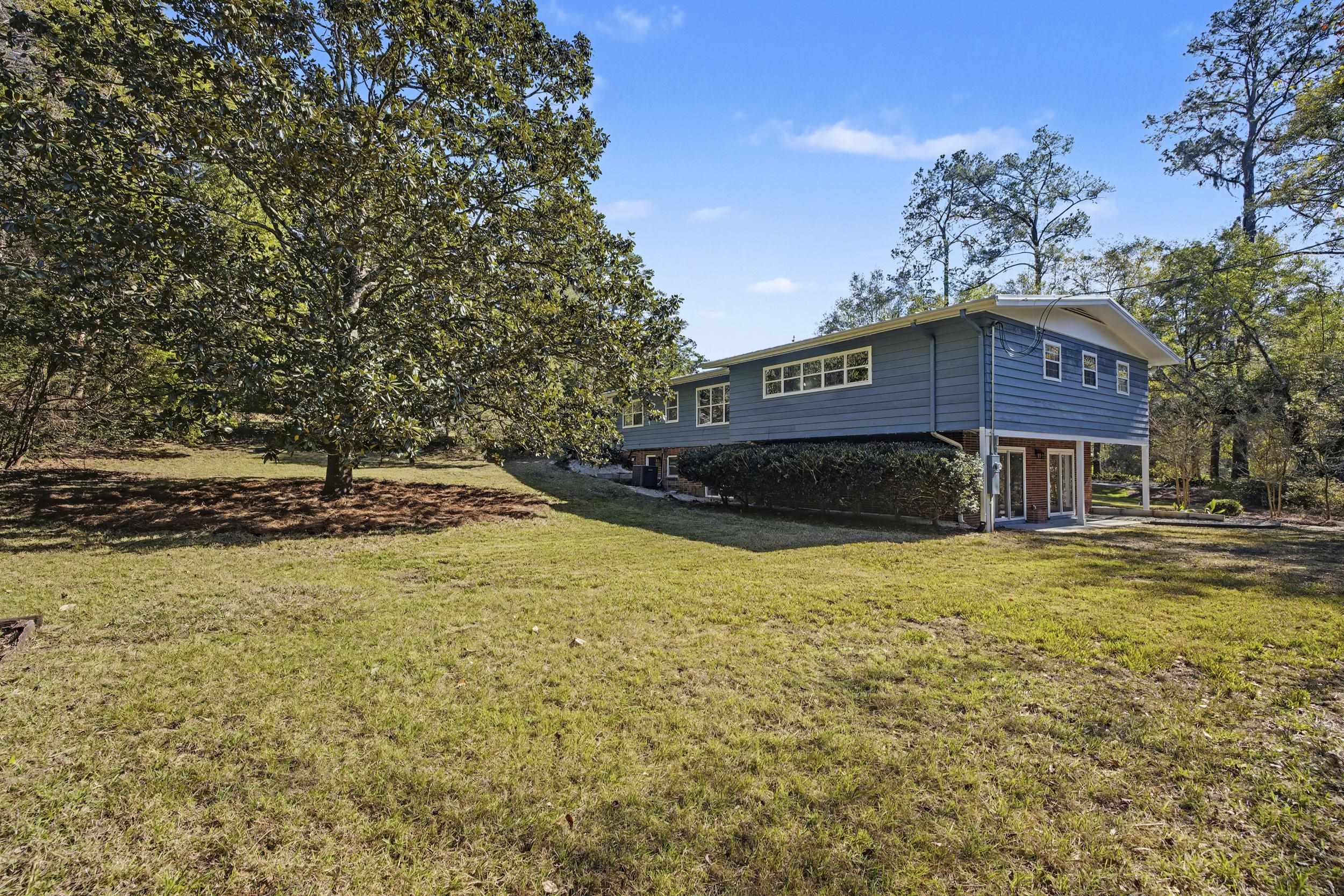 900 Oak Knoll Avenue