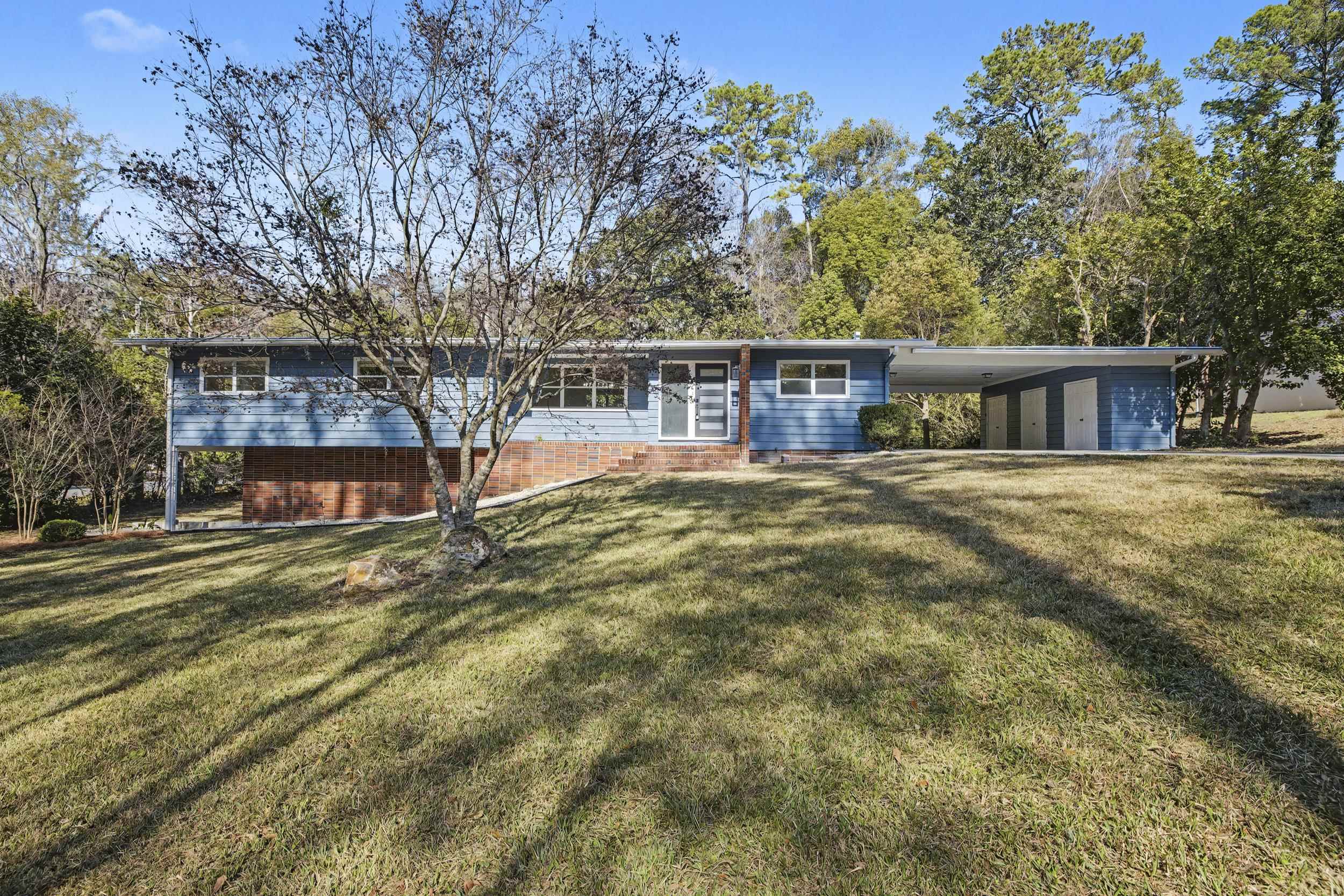 900 Oak Knoll Avenue