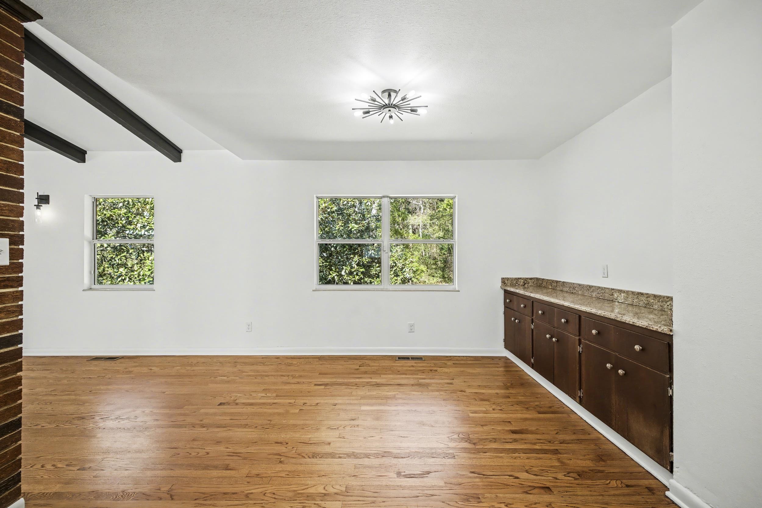 900 Oak Knoll Avenue