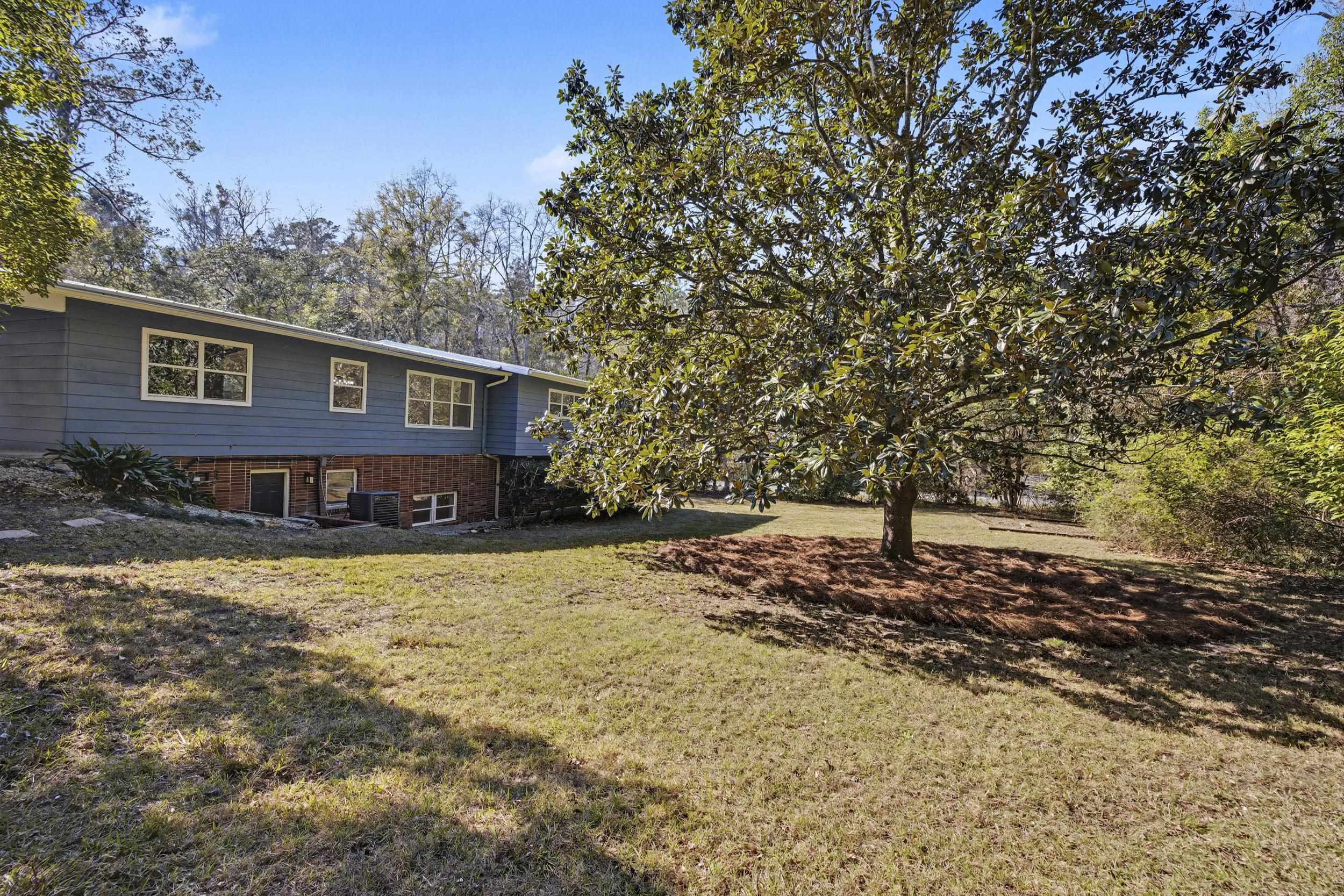 900 Oak Knoll Avenue