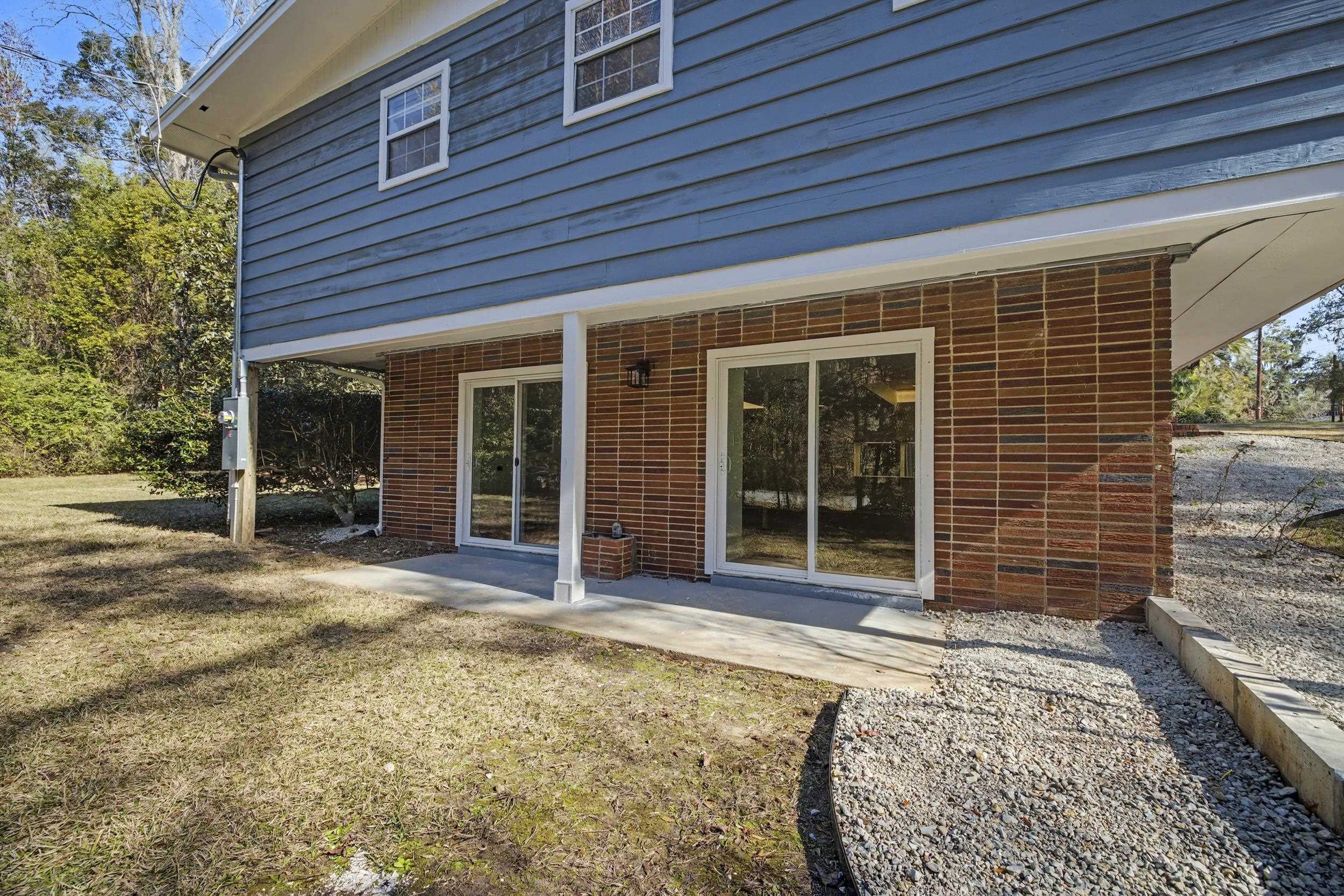 900 Oak Knoll Avenue