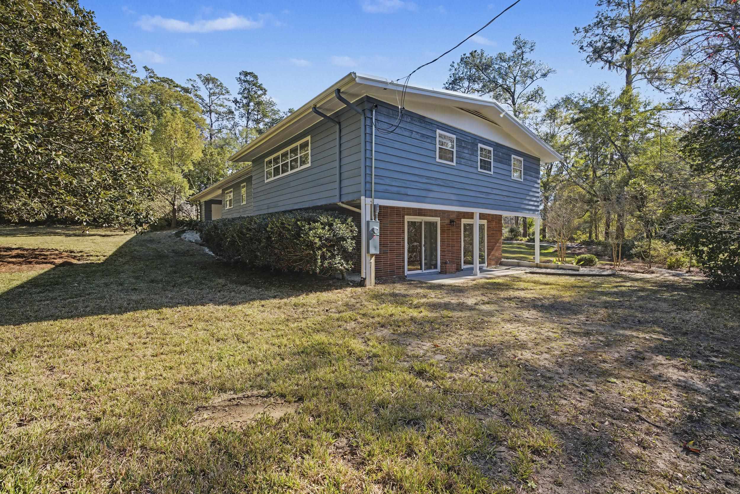900 Oak Knoll Avenue