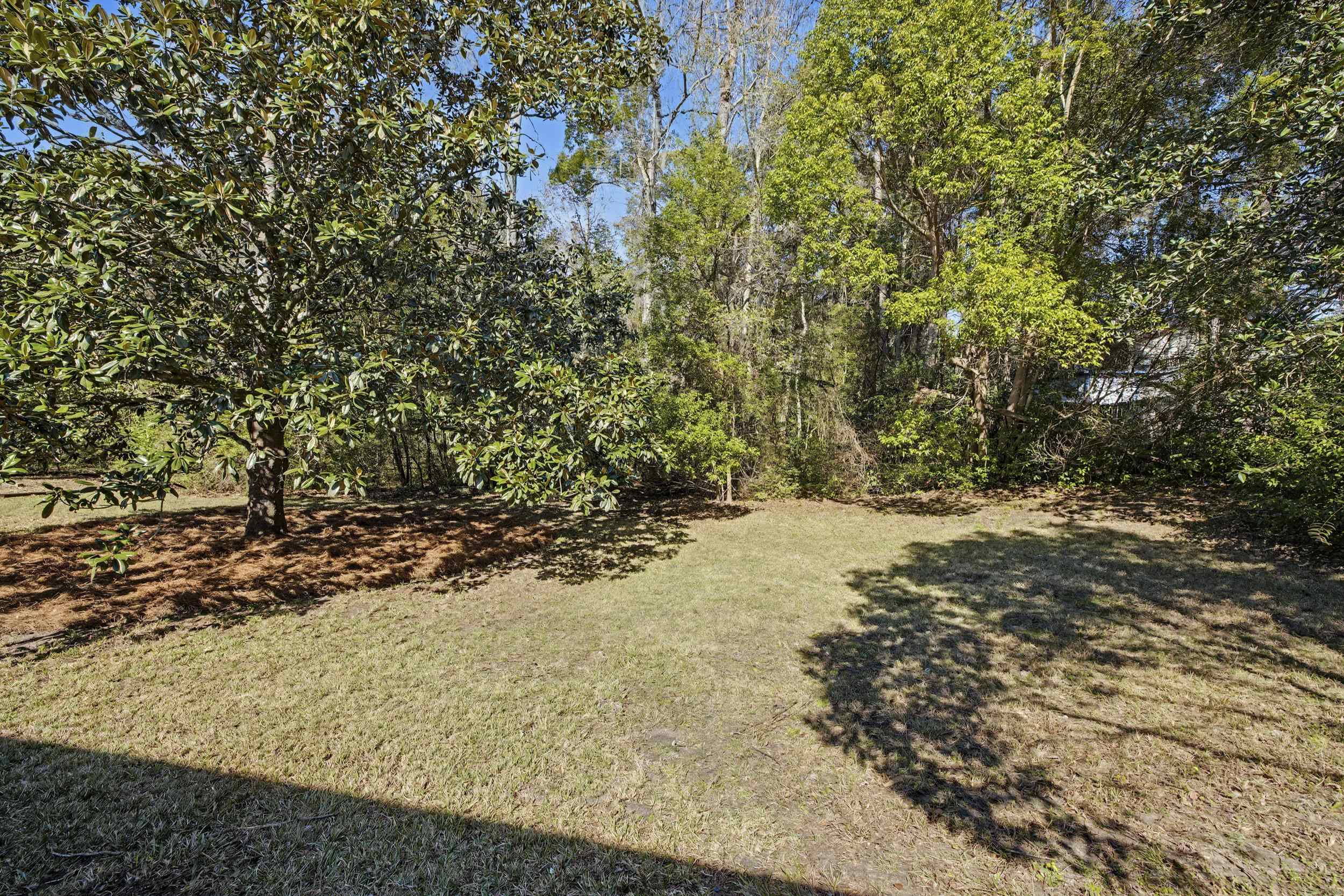 900 Oak Knoll Avenue