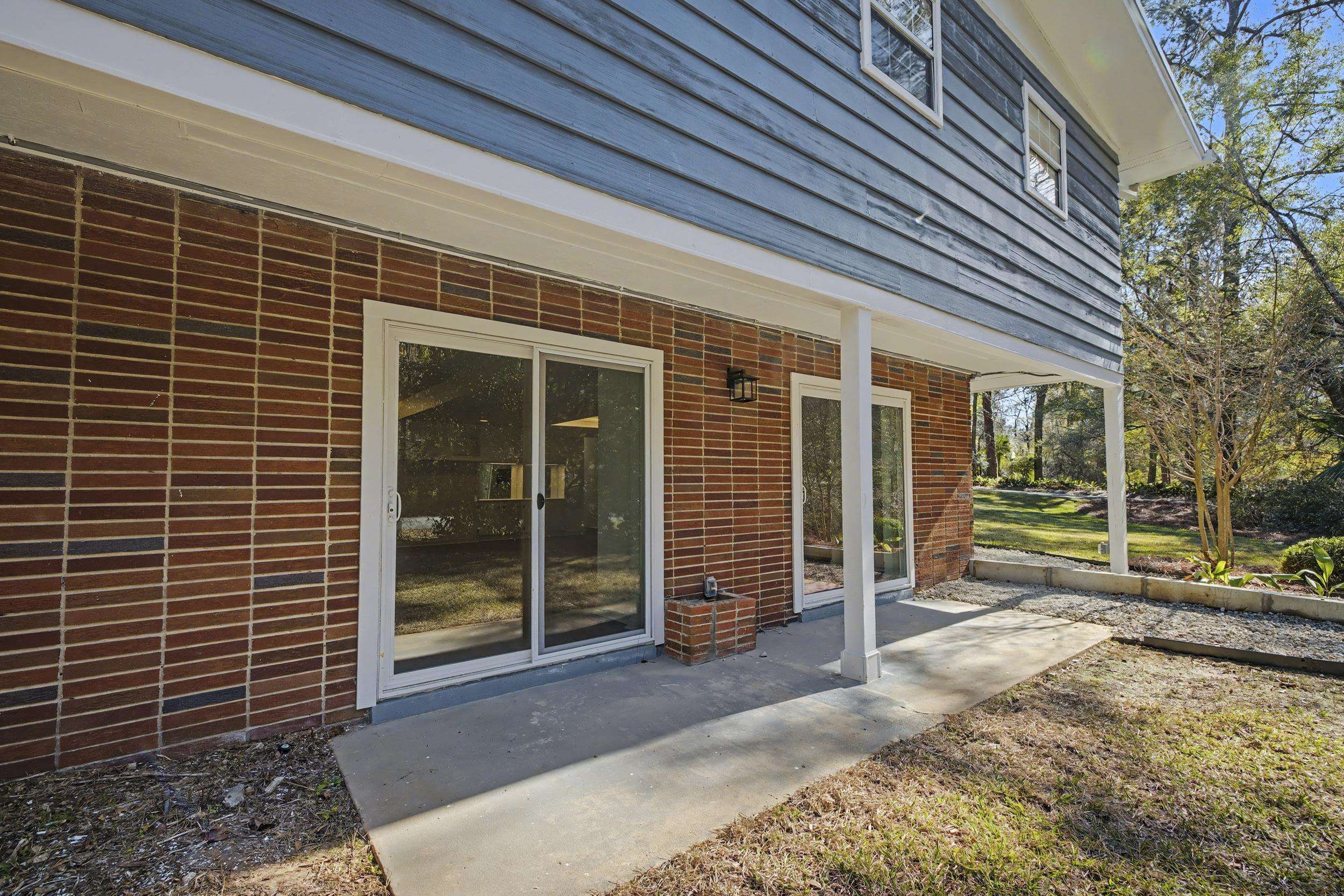 900 Oak Knoll Avenue