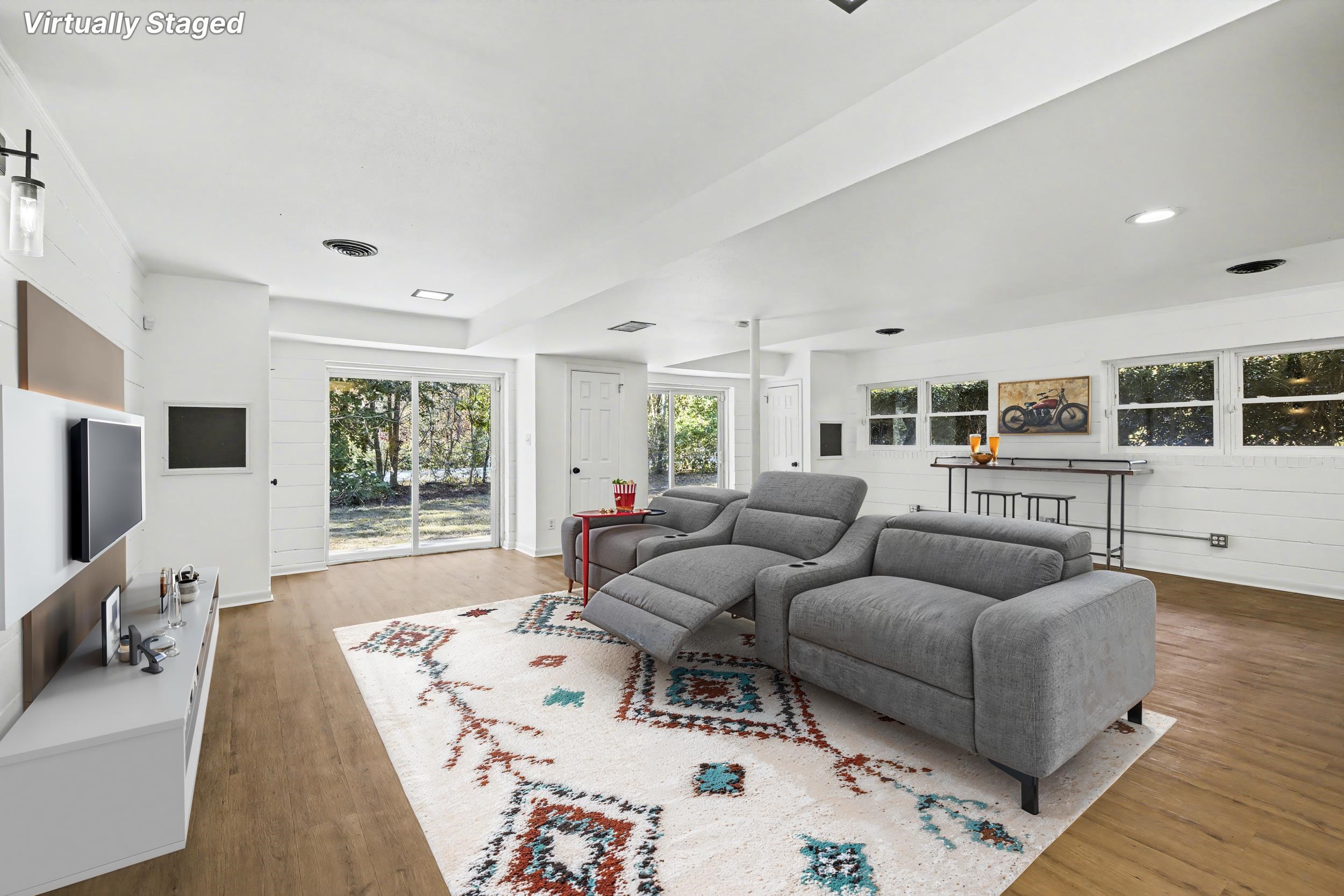 900 Oak Knoll Avenue