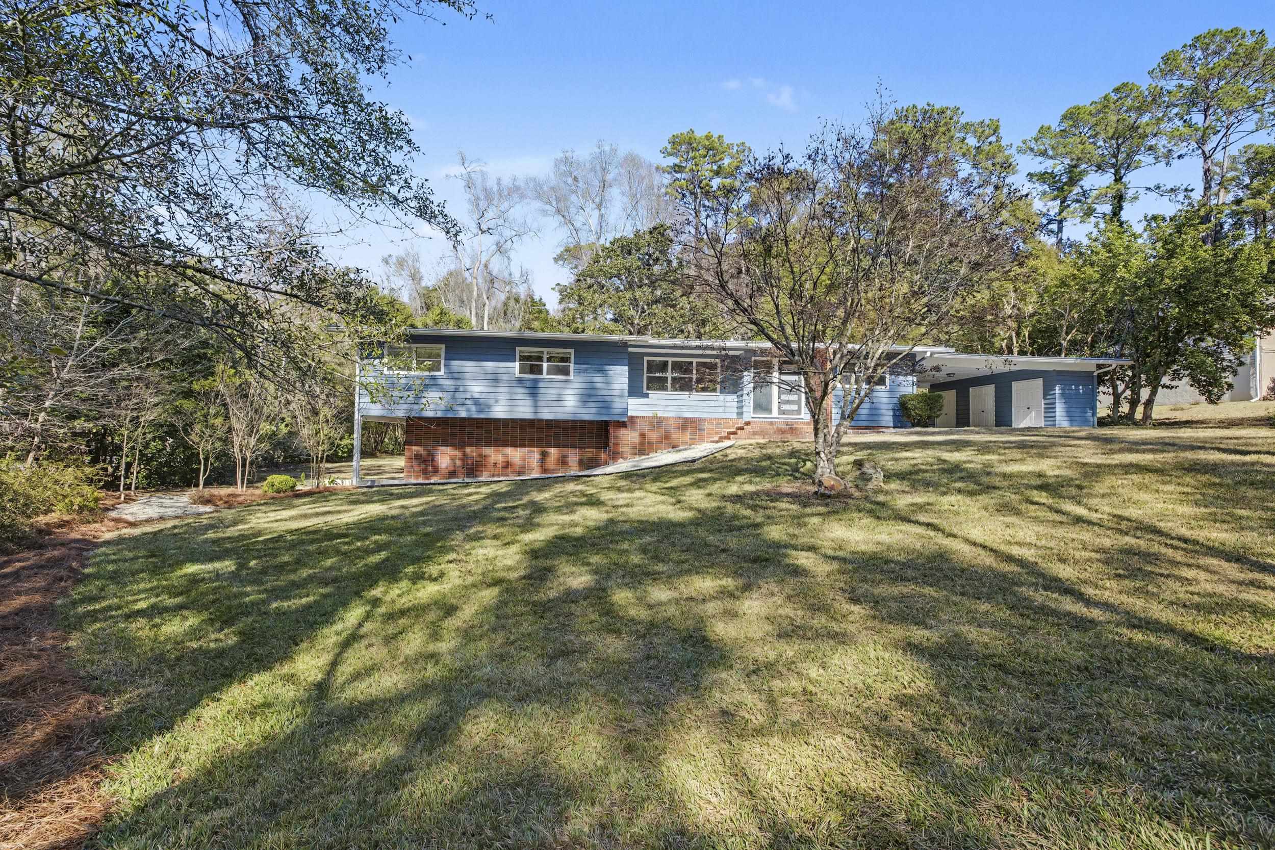 900 Oak Knoll Avenue