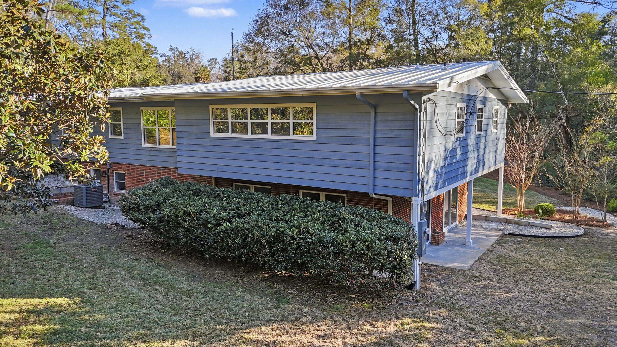 900 Oak Knoll Avenue