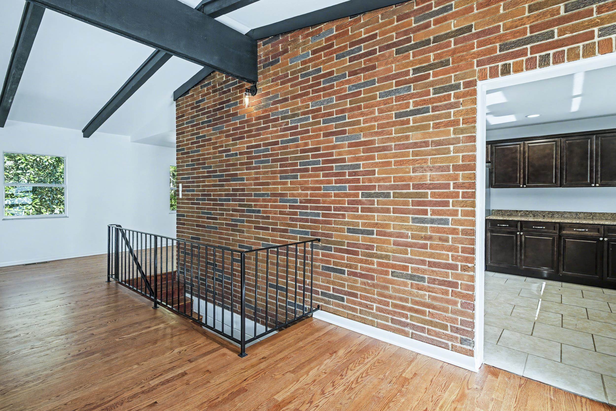 900 Oak Knoll Avenue