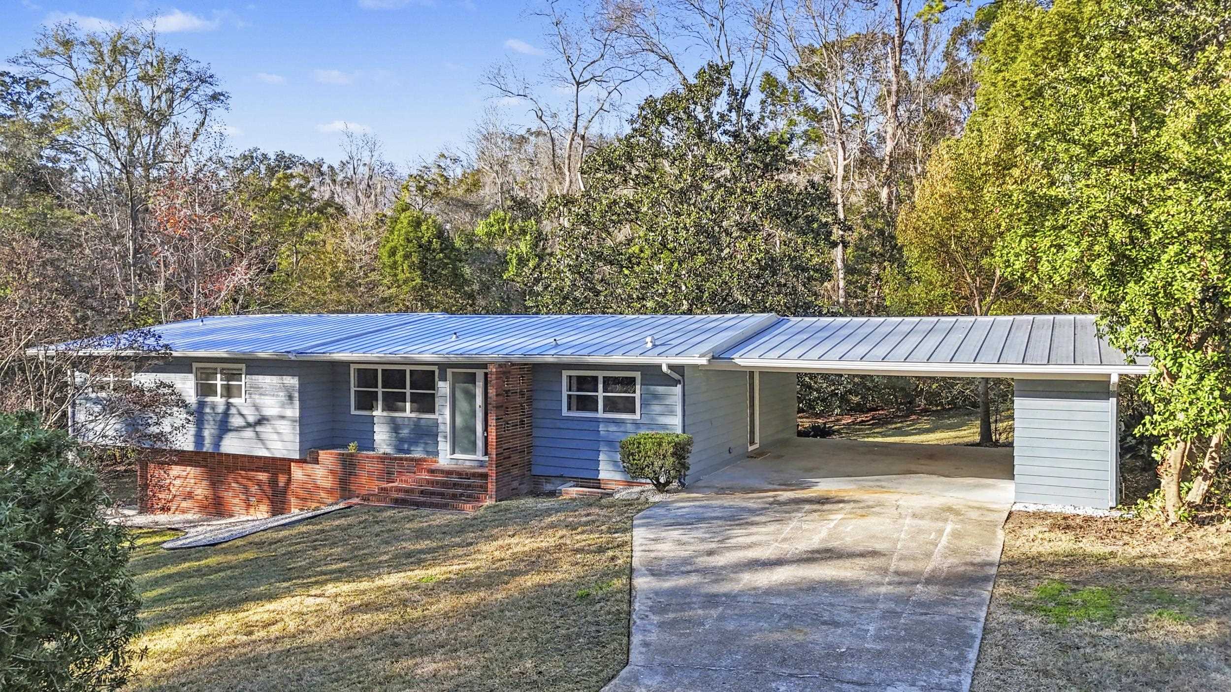 900 Oak Knoll Avenue