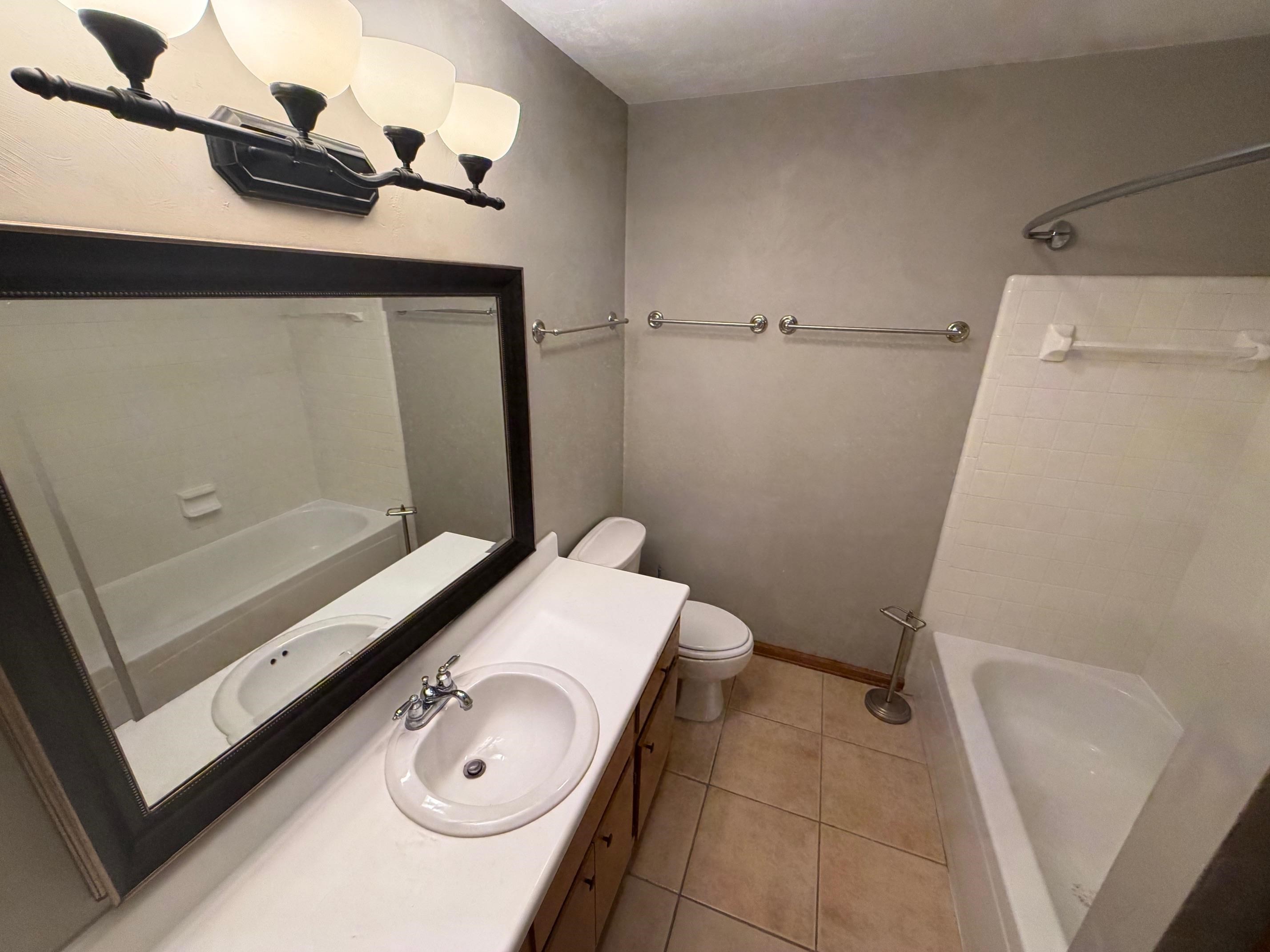 3207 Shamrock Unit: Apt. 33