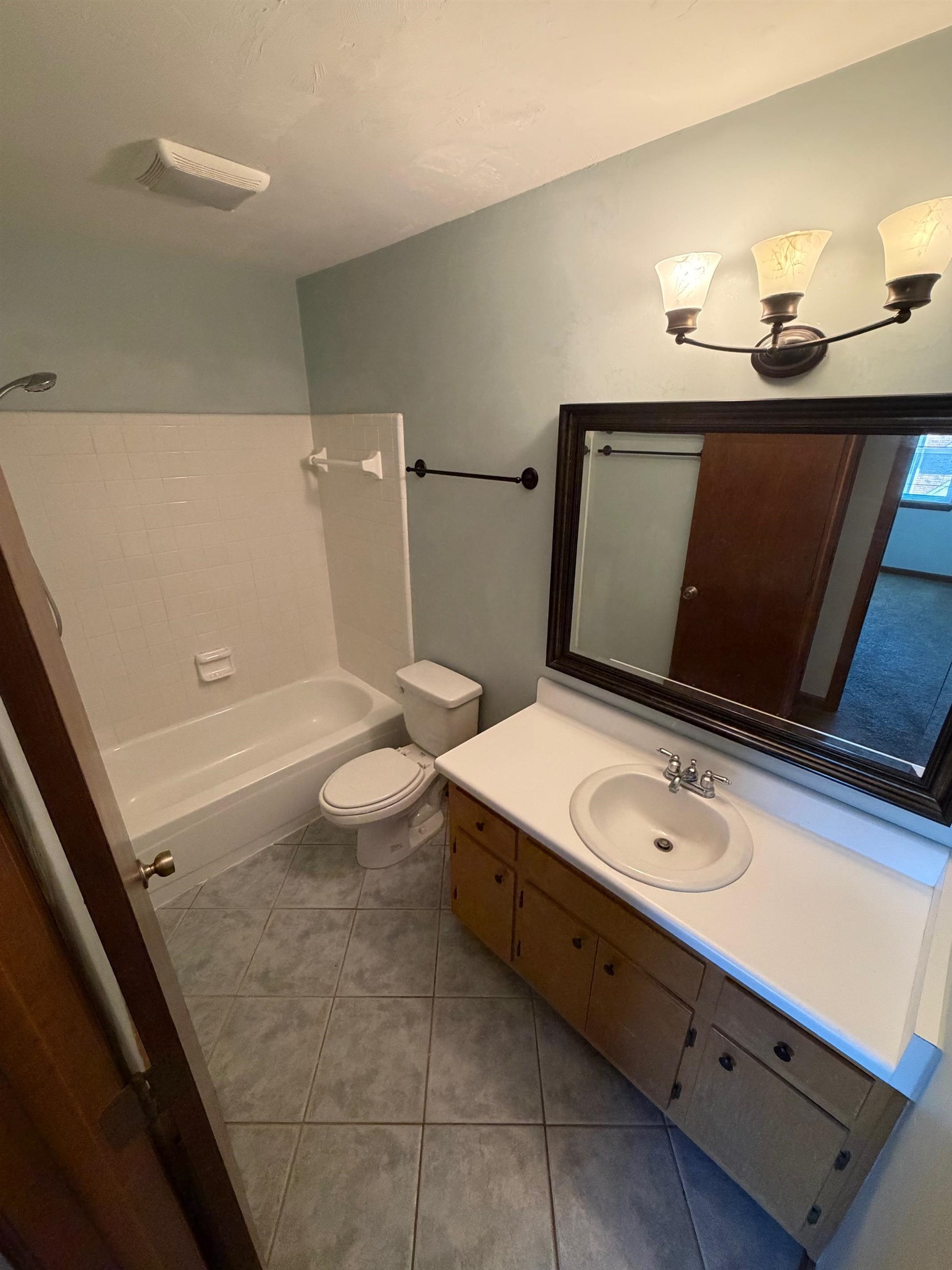 3207 Shamrock Unit: Apt. 33