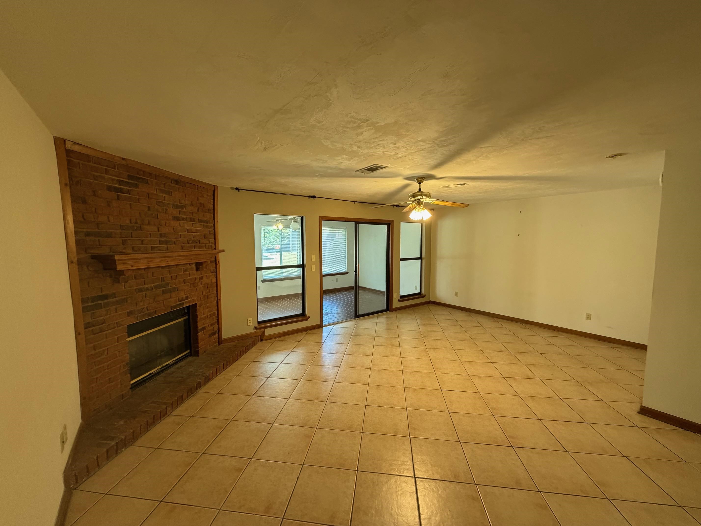 3207 Shamrock Unit: Apt. 33