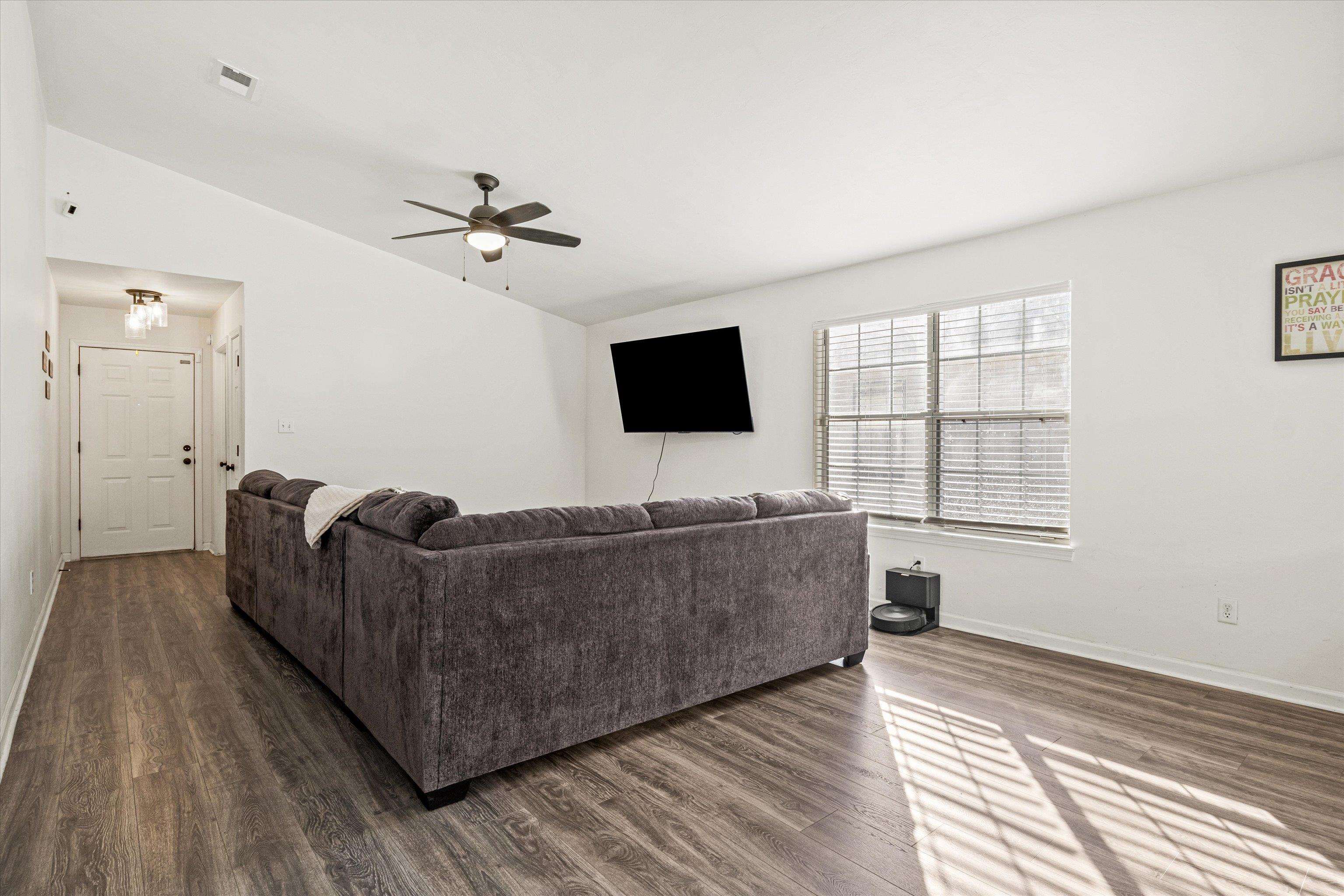 4528 Eltham Park