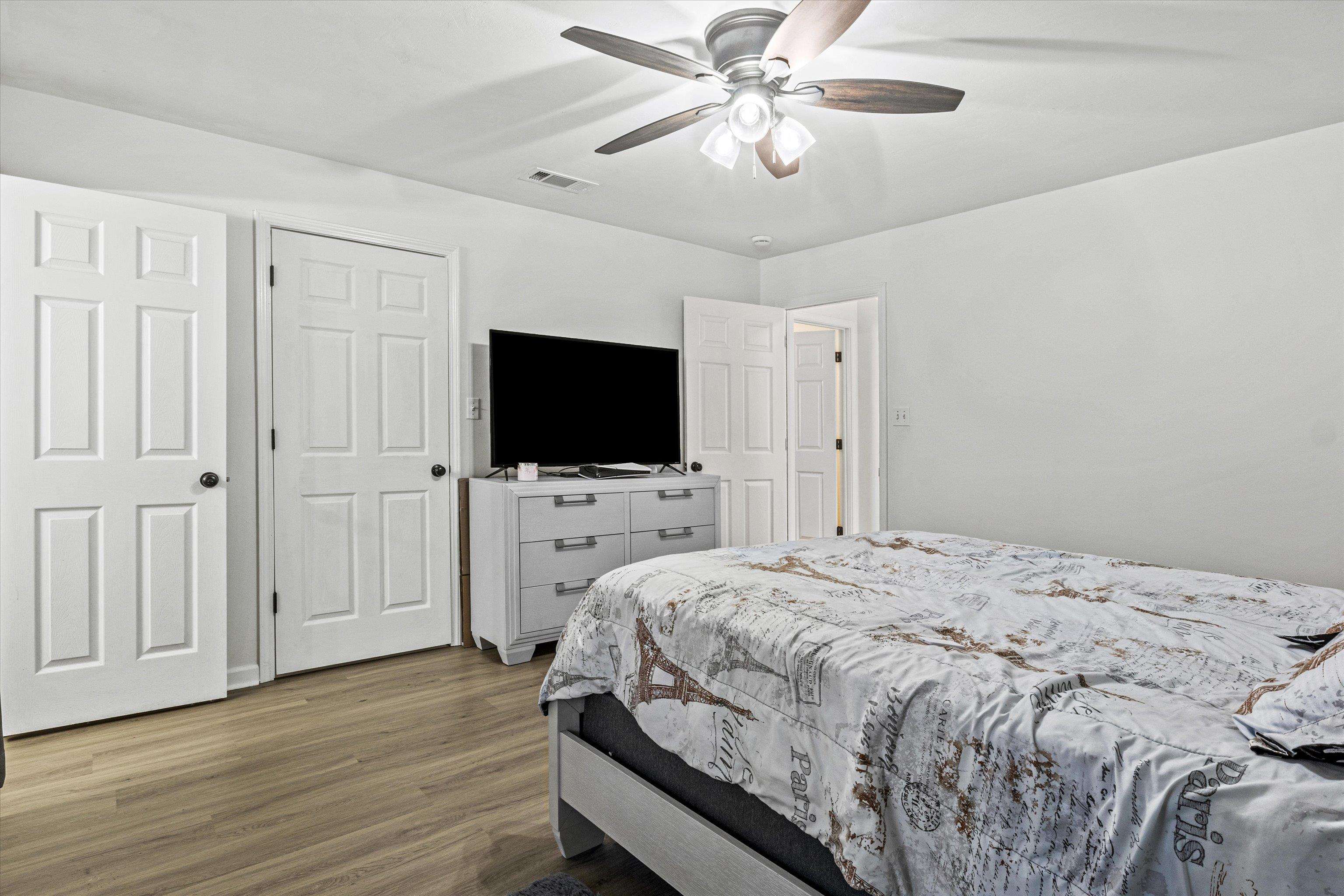 4528 Eltham Park