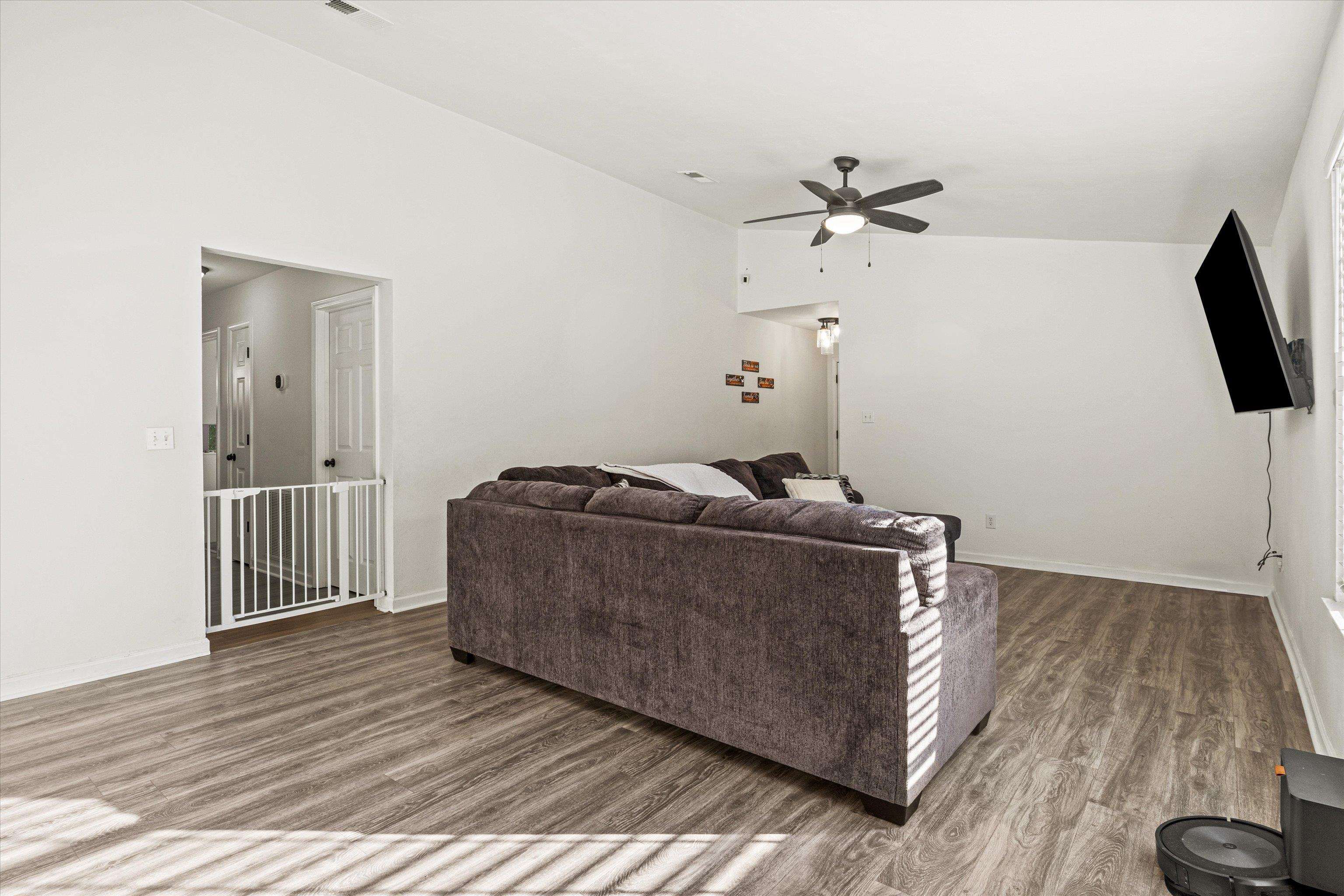 4528 Eltham Park