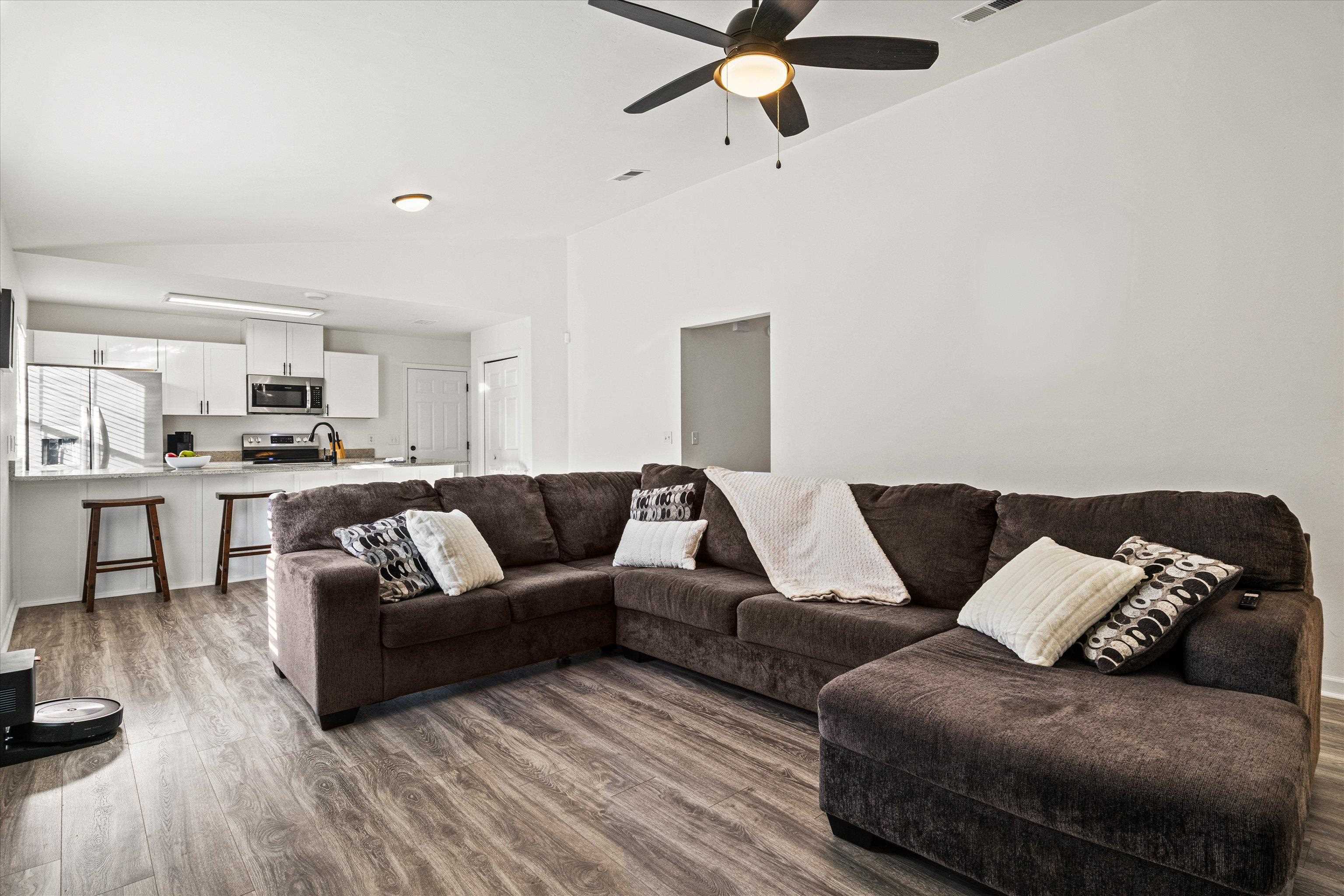 4528 Eltham Park