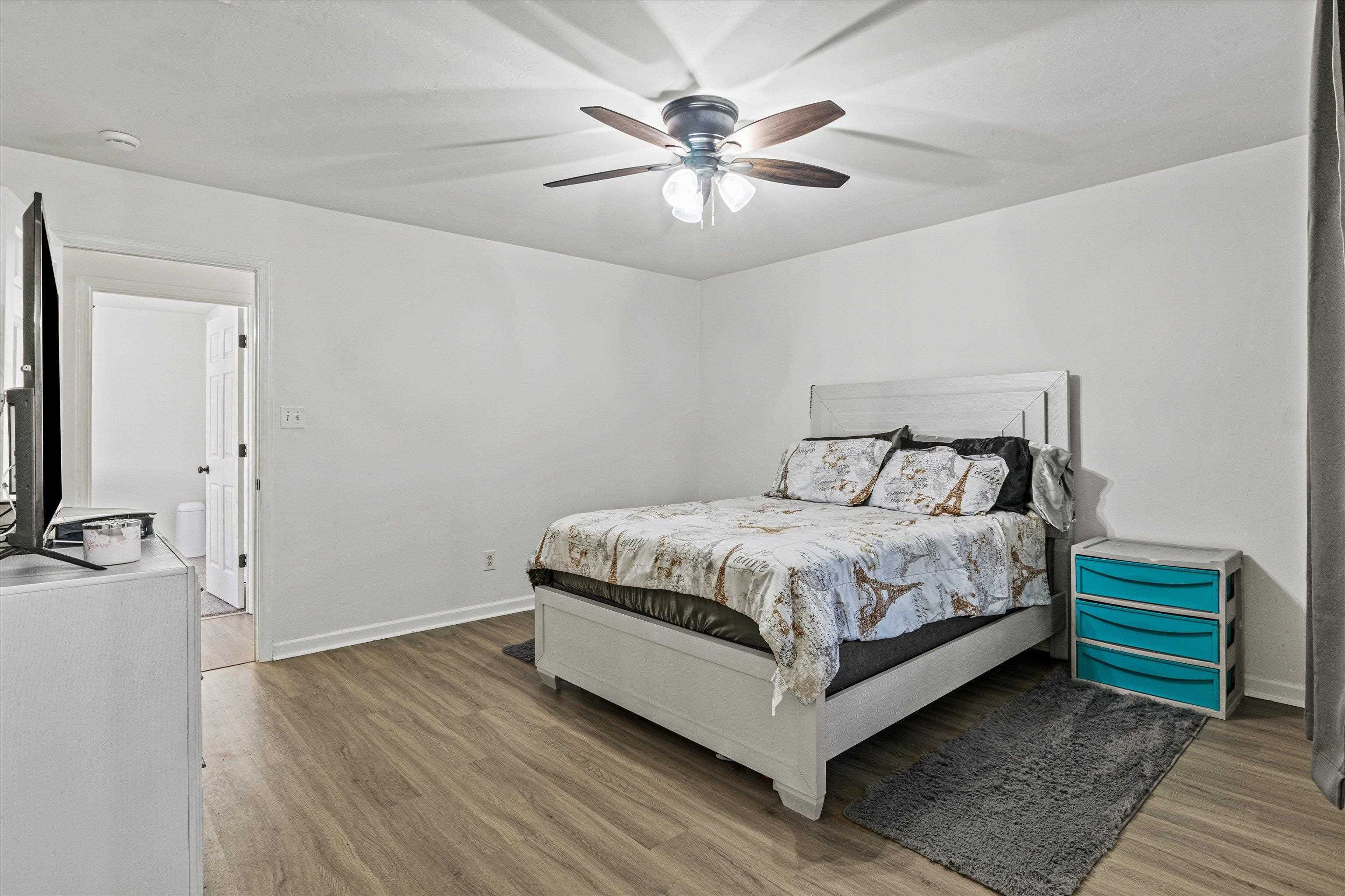 4528 Eltham Park