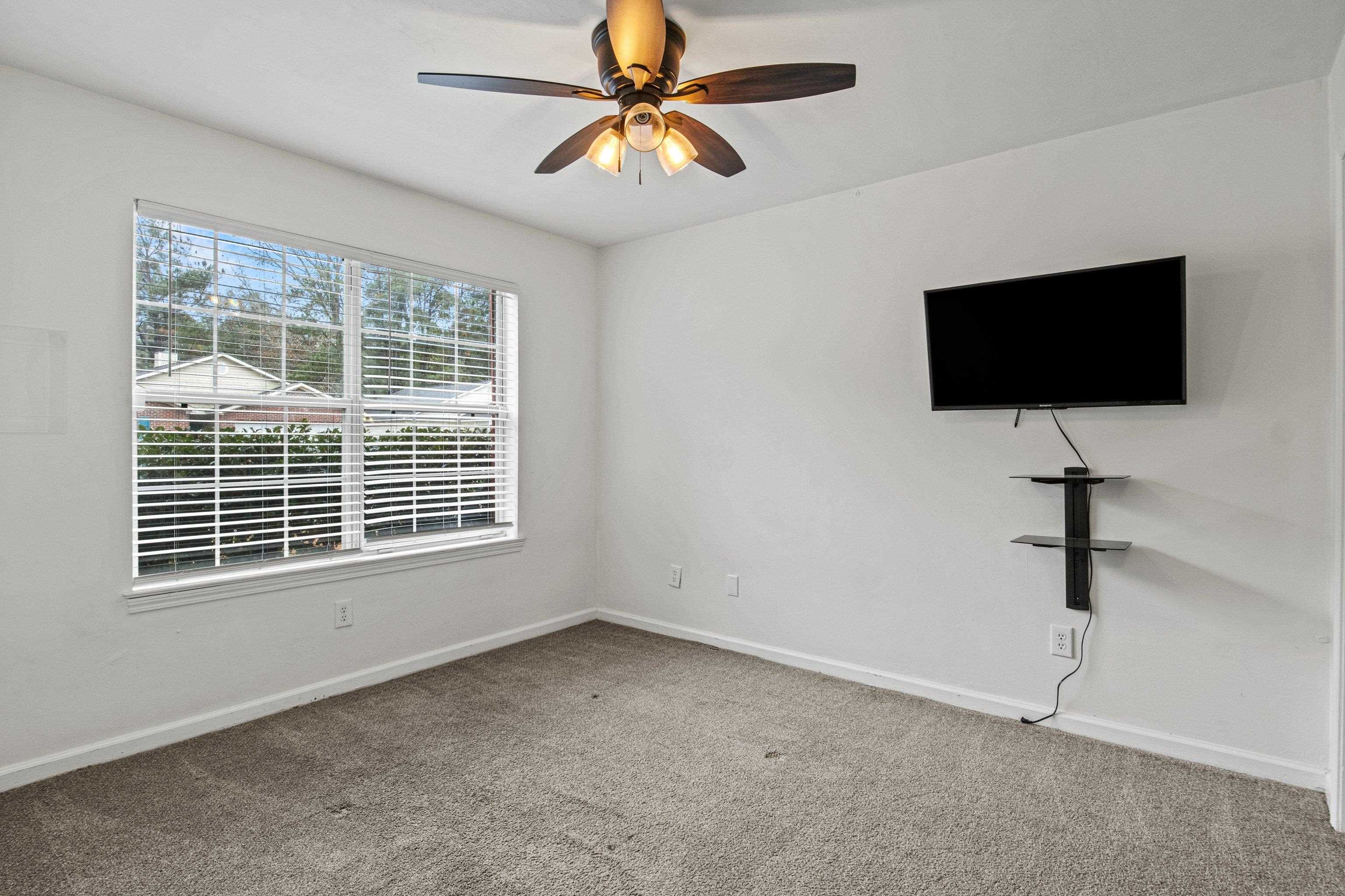 4528 Eltham Park