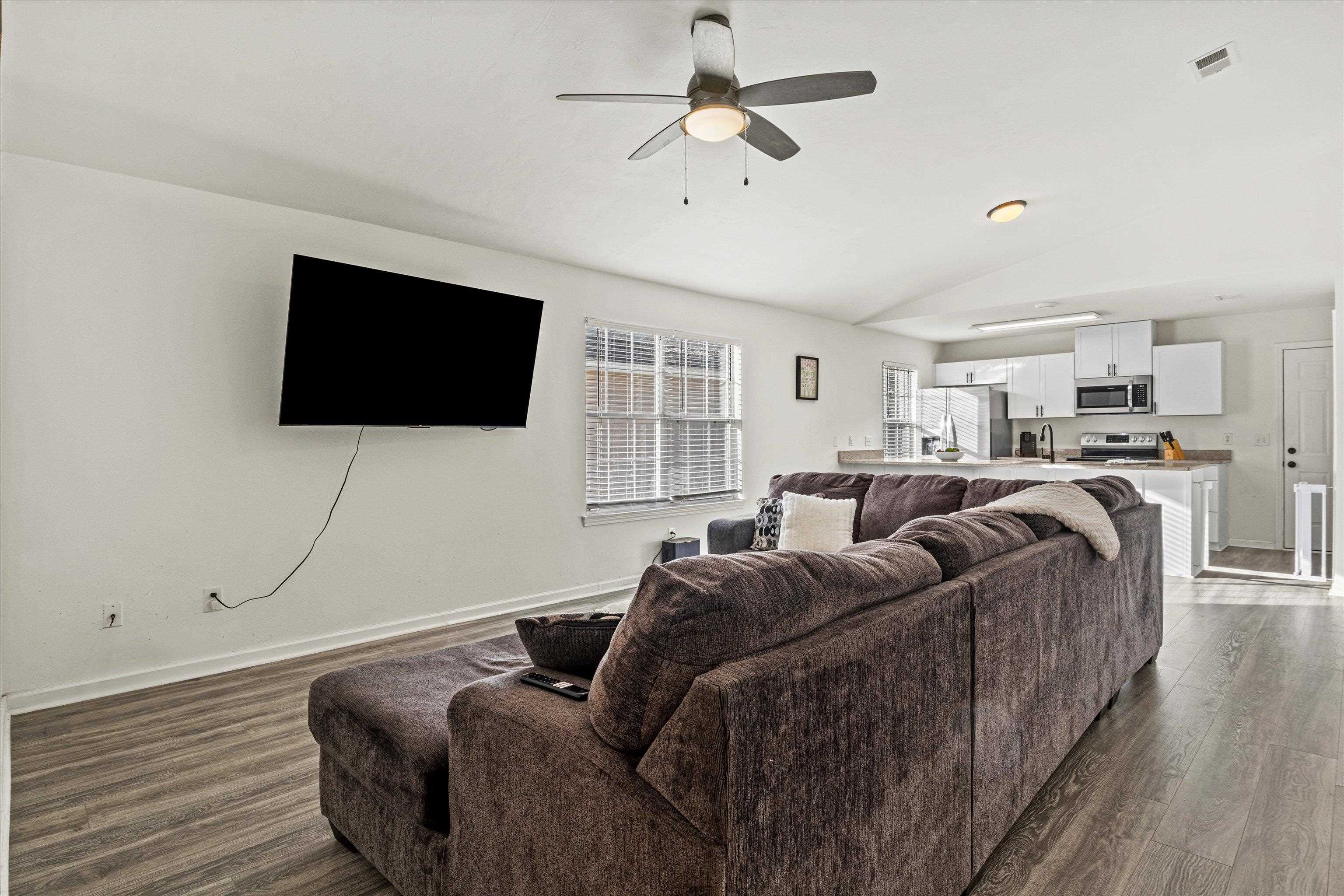 4528 Eltham Park