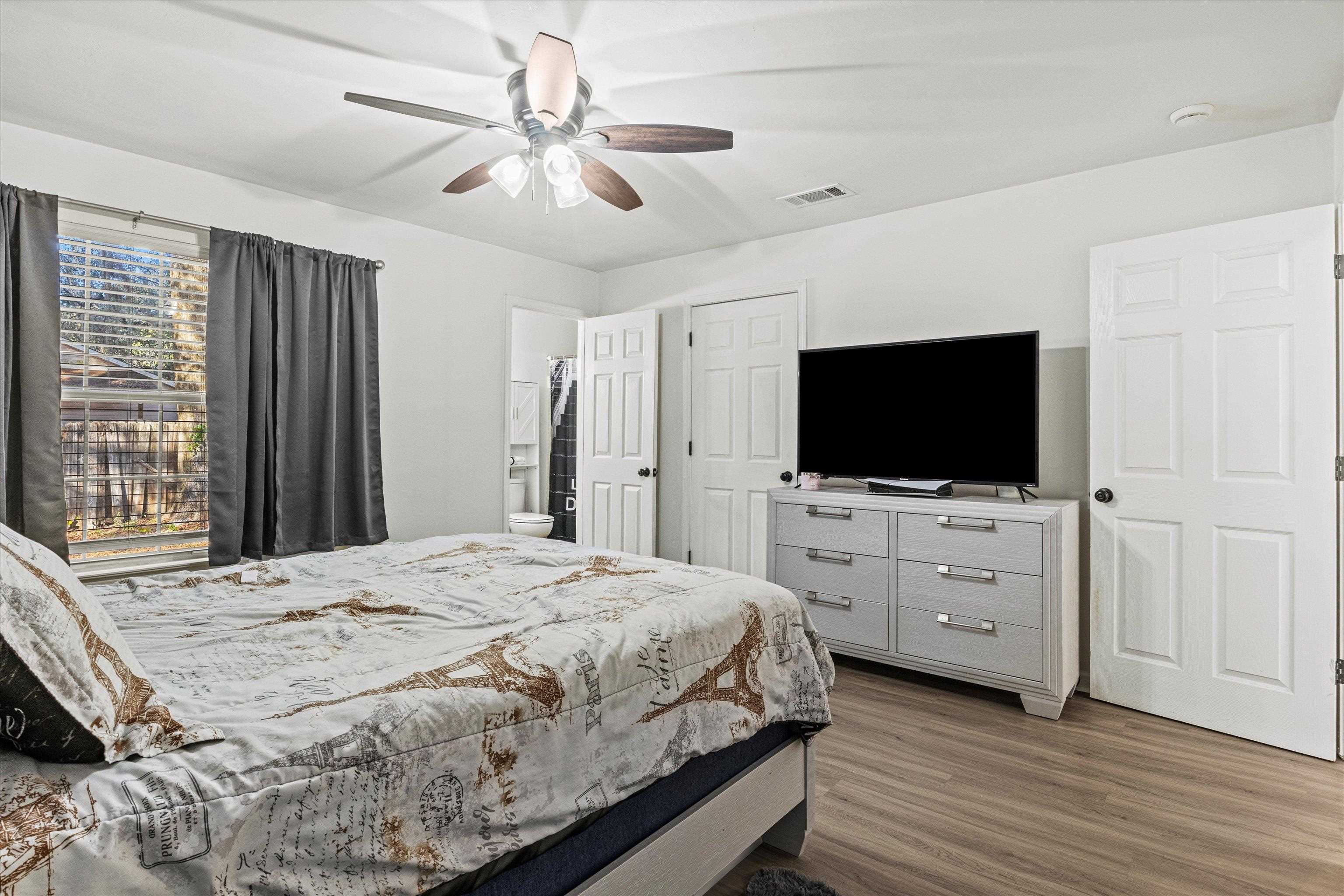 4528 Eltham Park