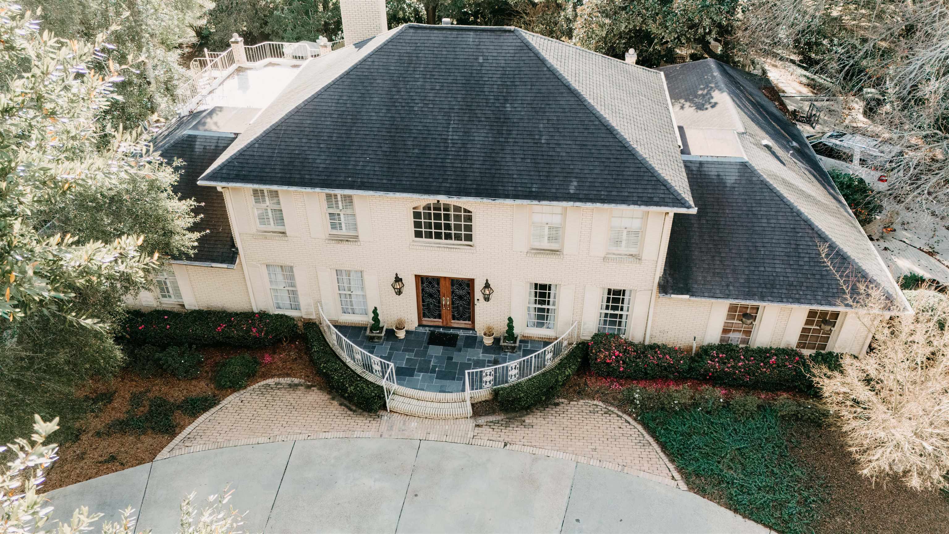 2813 N Shamrock