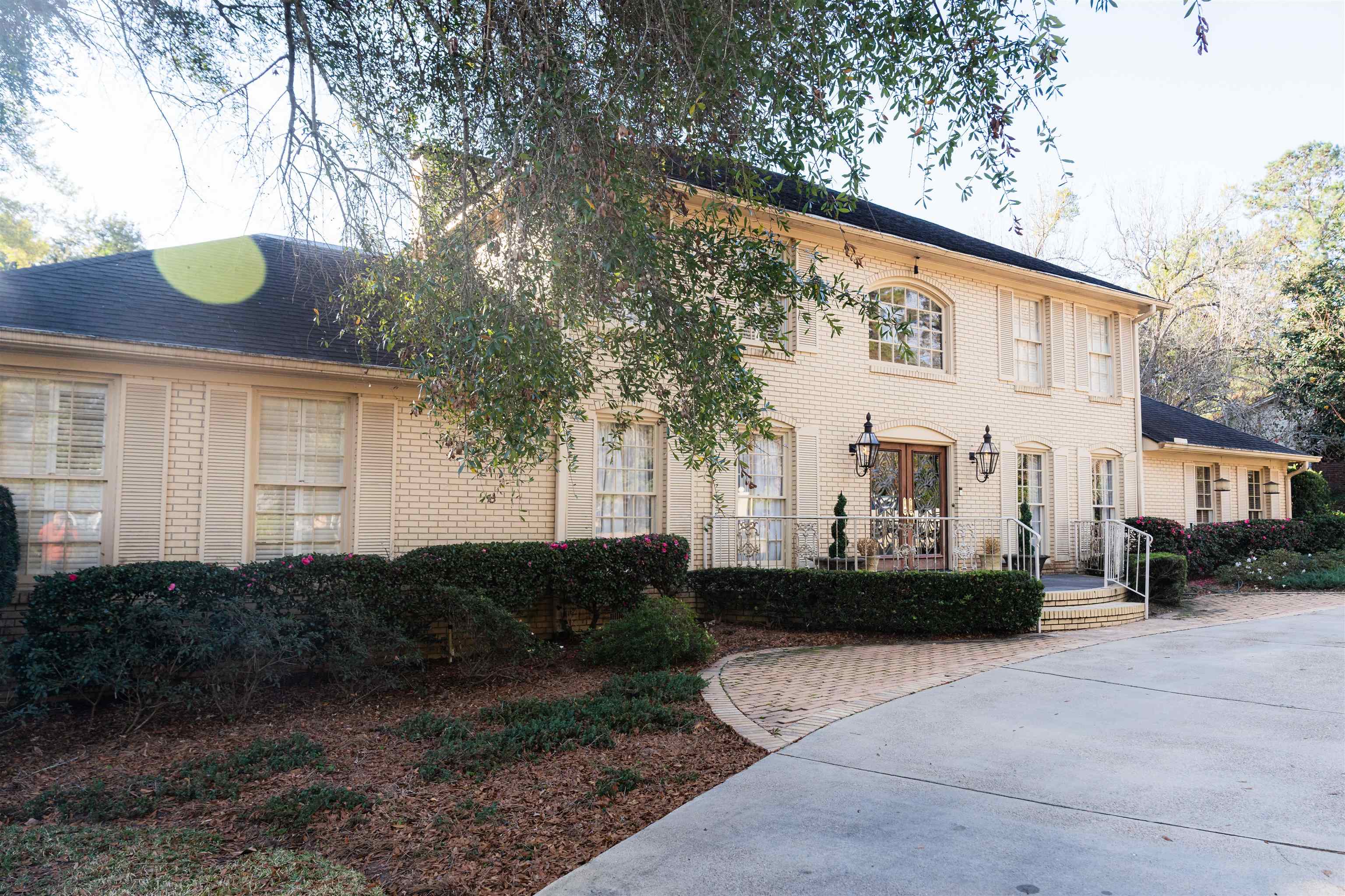 2813 N Shamrock