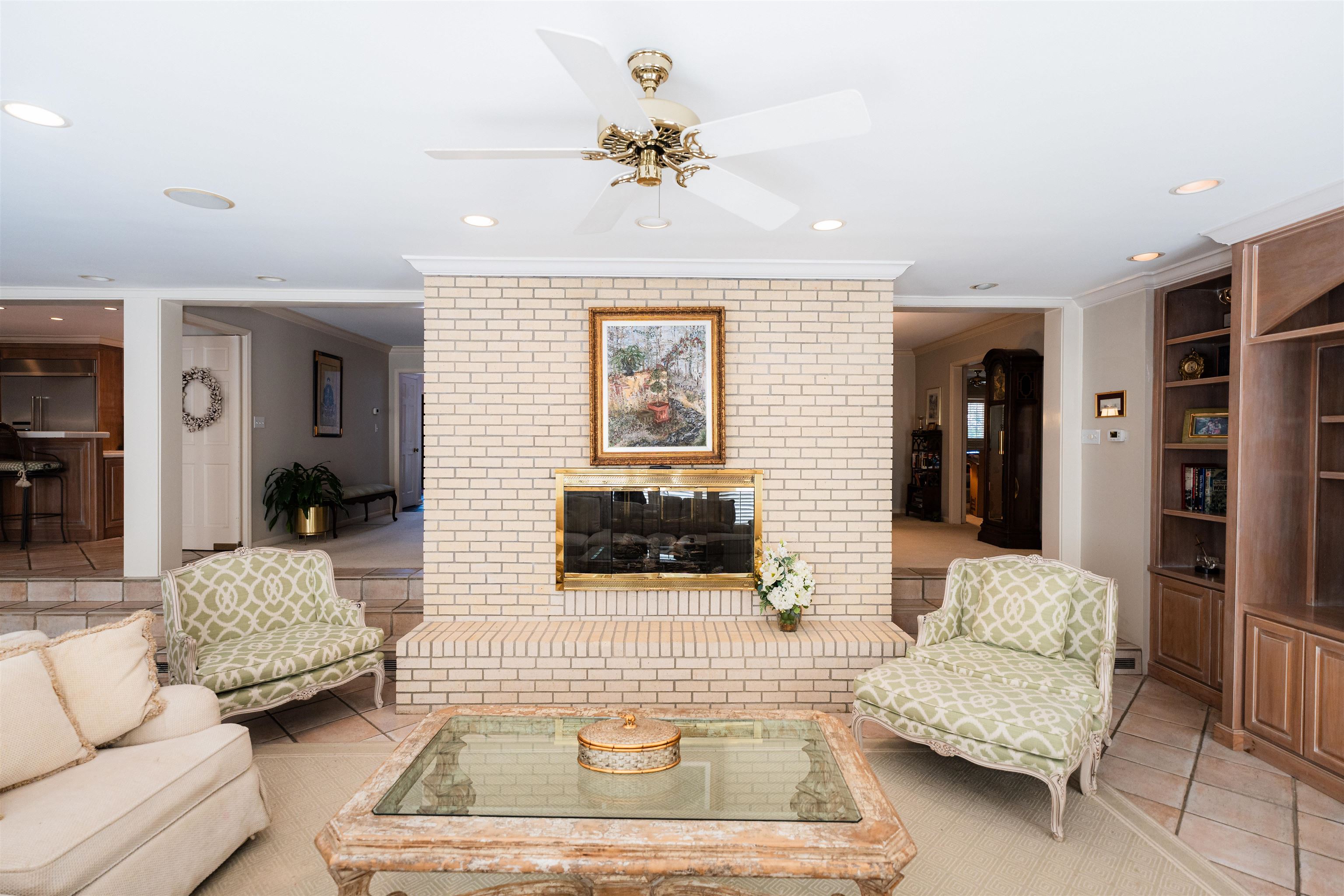 2813 N Shamrock