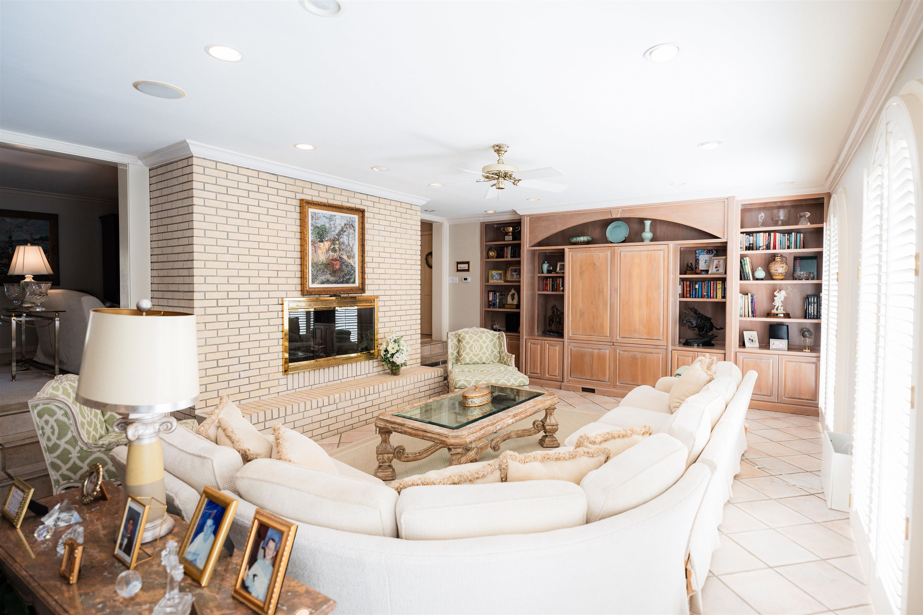 2813 N Shamrock